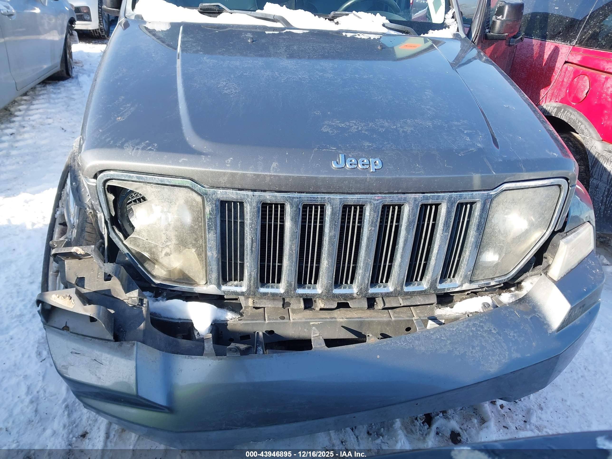 JEEP LIBERTY image 6