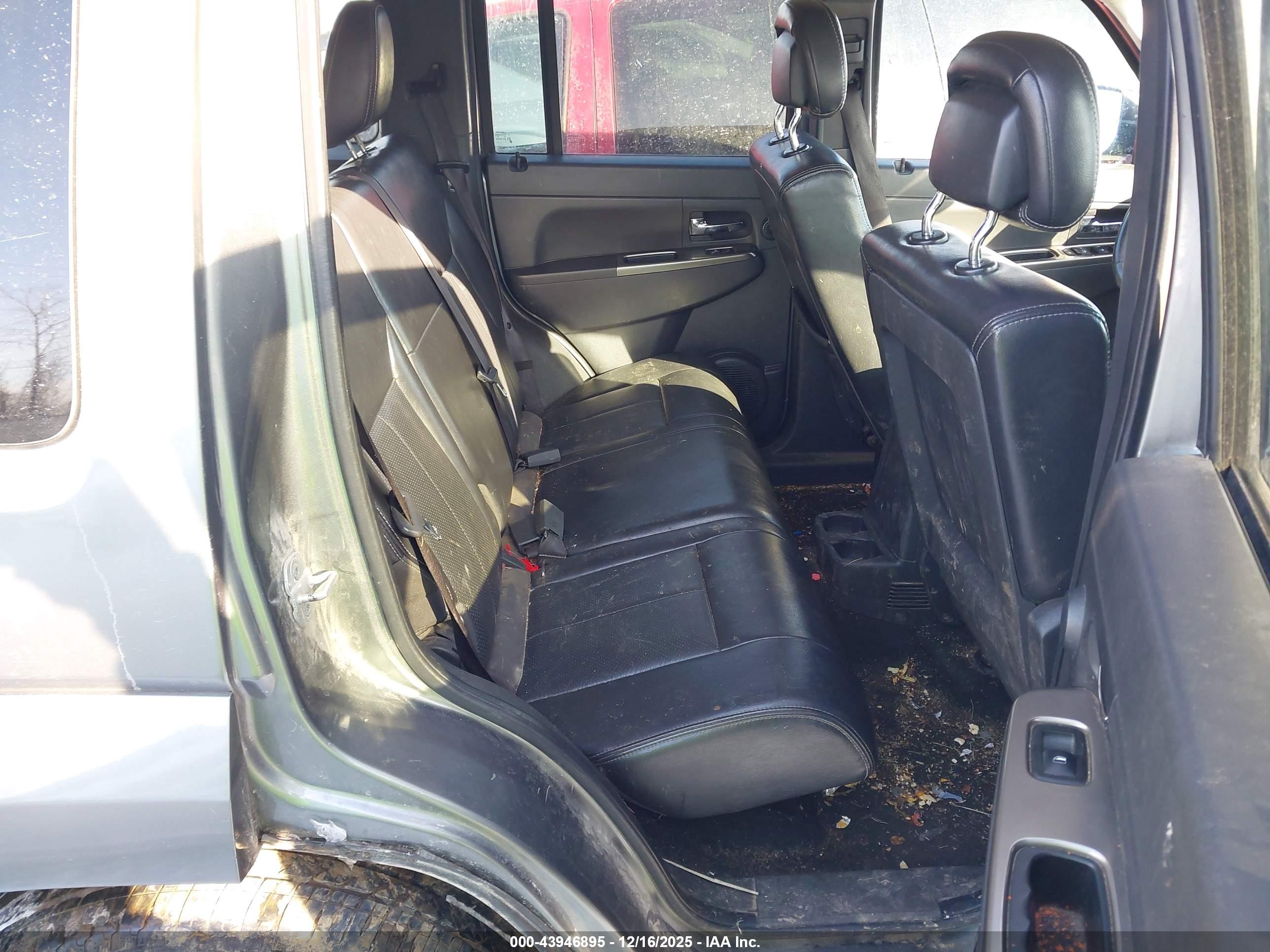 JEEP LIBERTY image 8