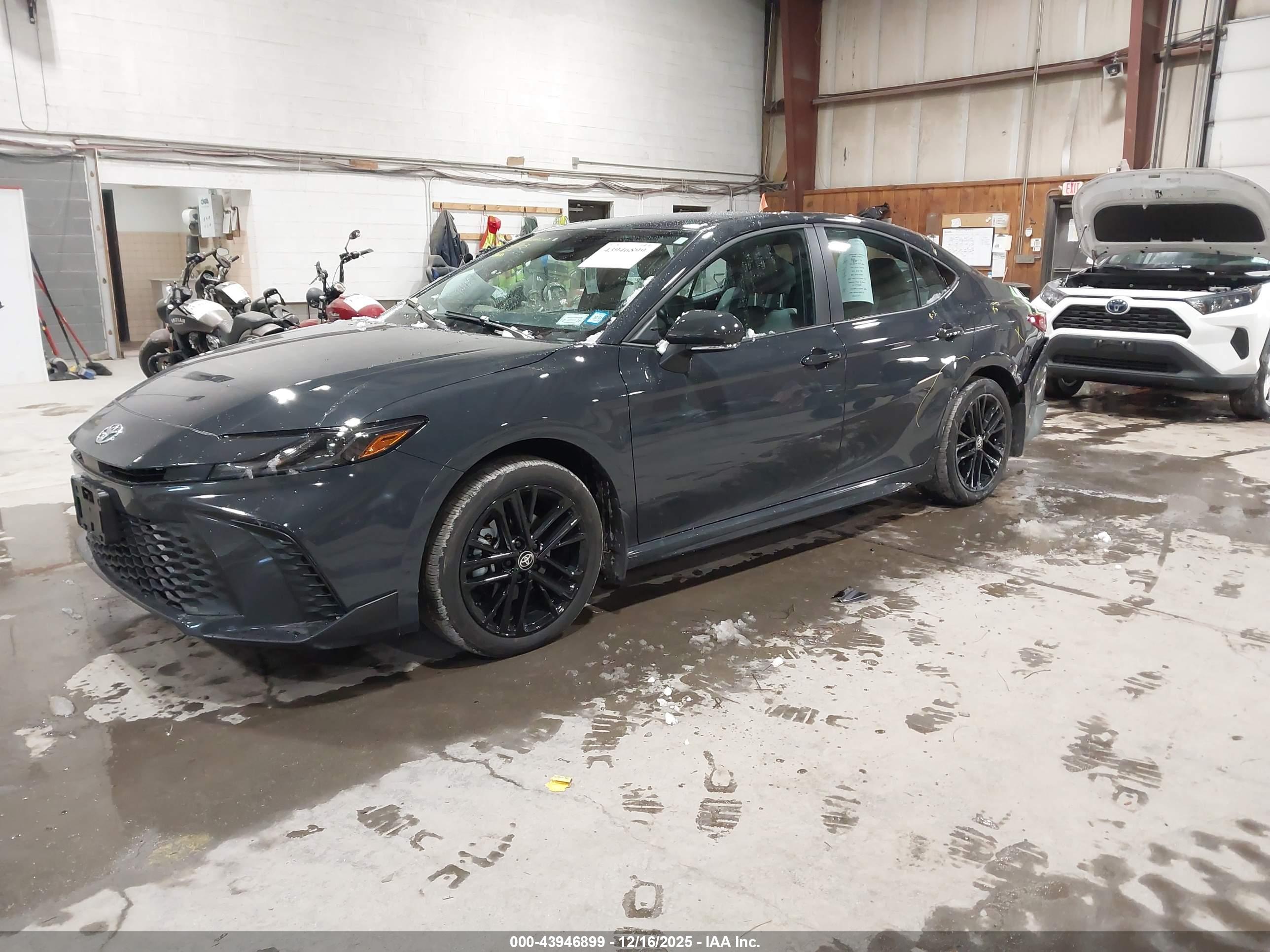 TOYOTA CAMRY image 2