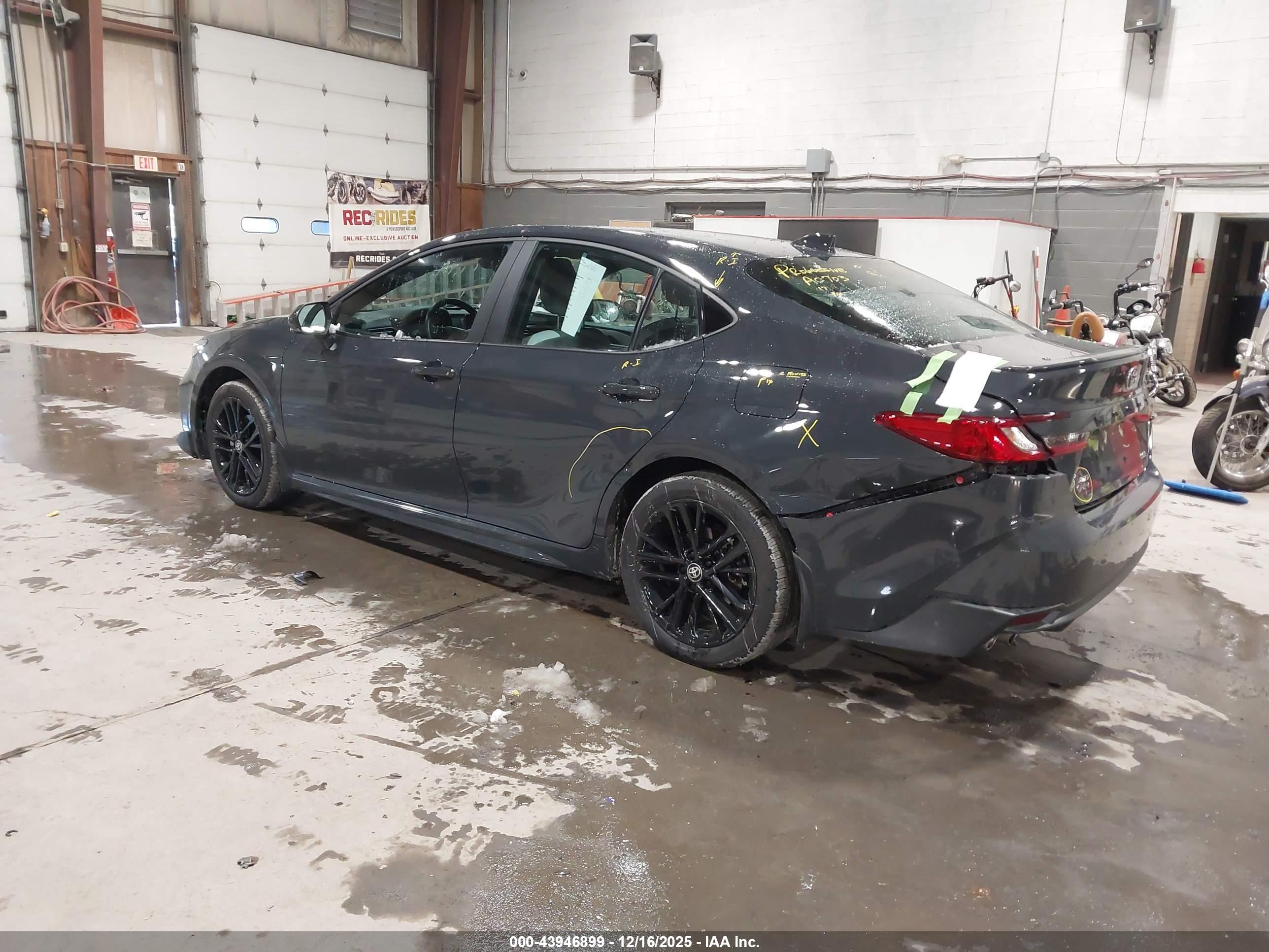 TOYOTA CAMRY image 3