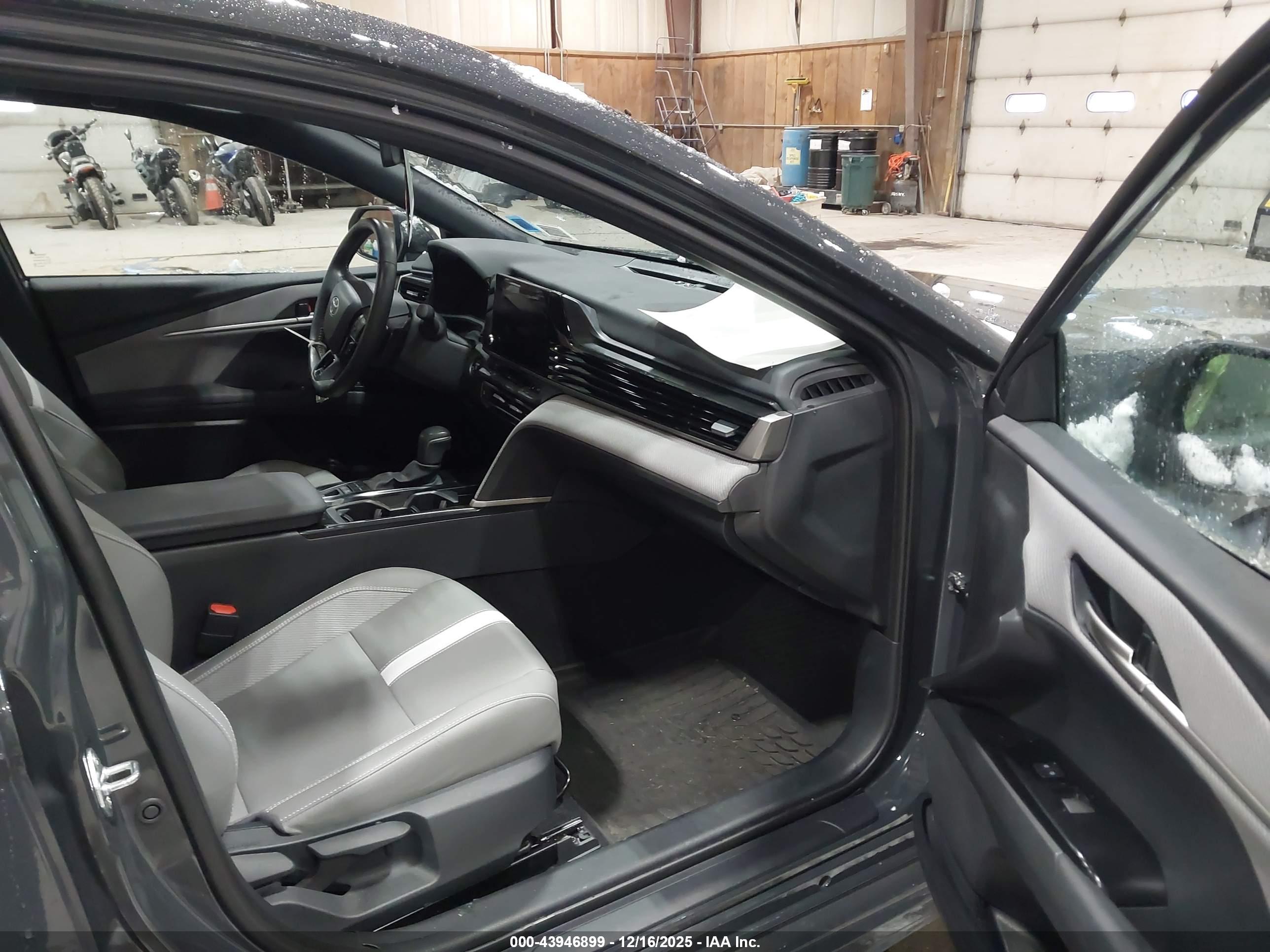 TOYOTA CAMRY image 5