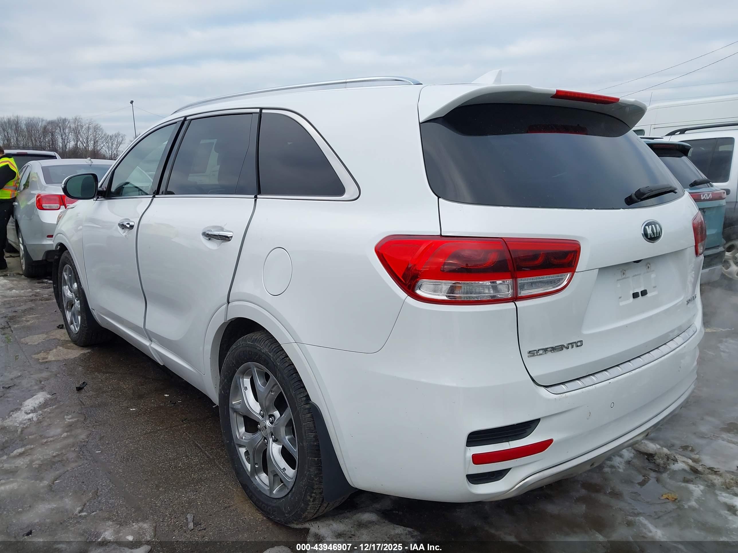 KIA SORENTO image 3