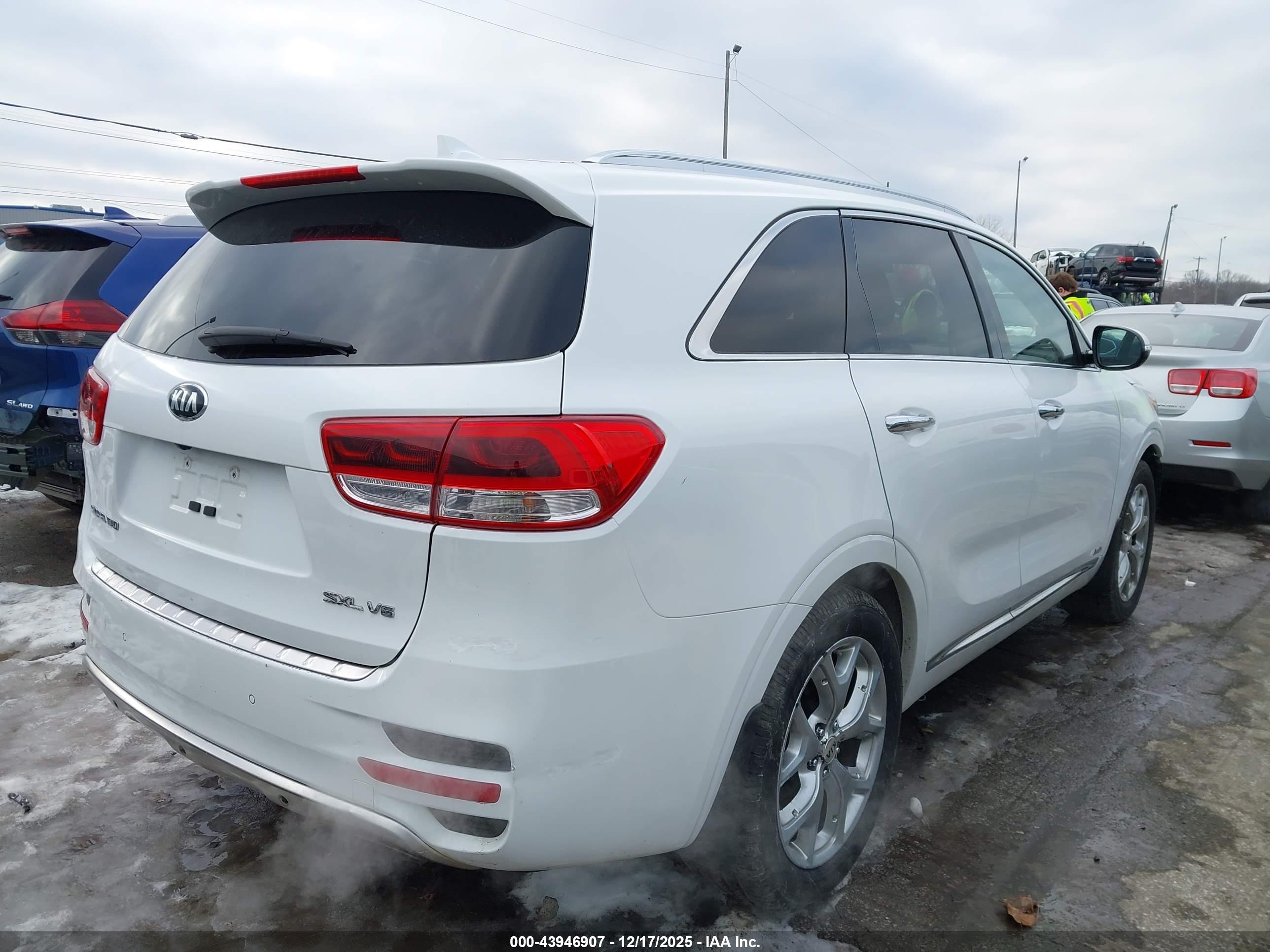 KIA SORENTO image 4