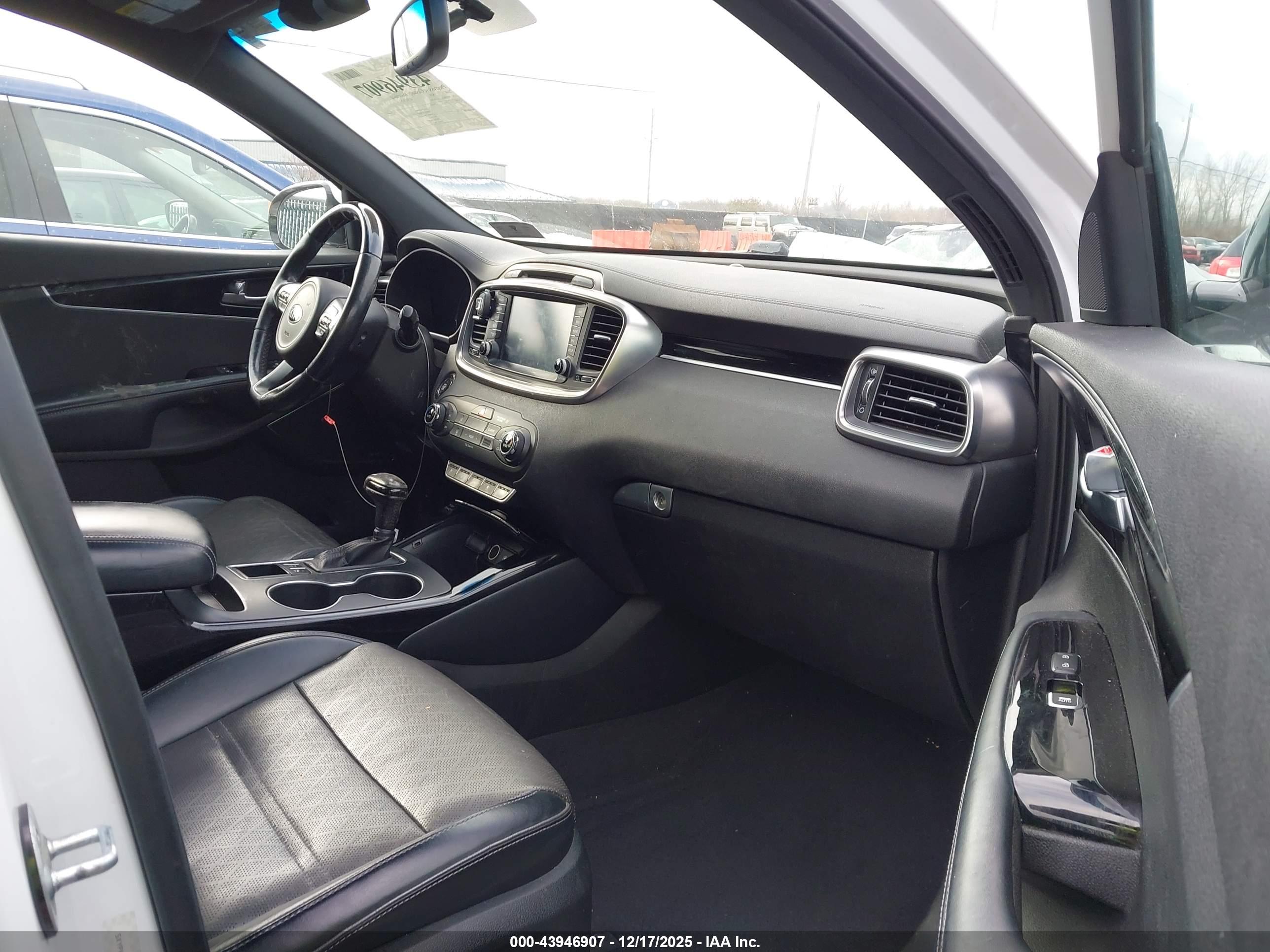 KIA SORENTO image 5