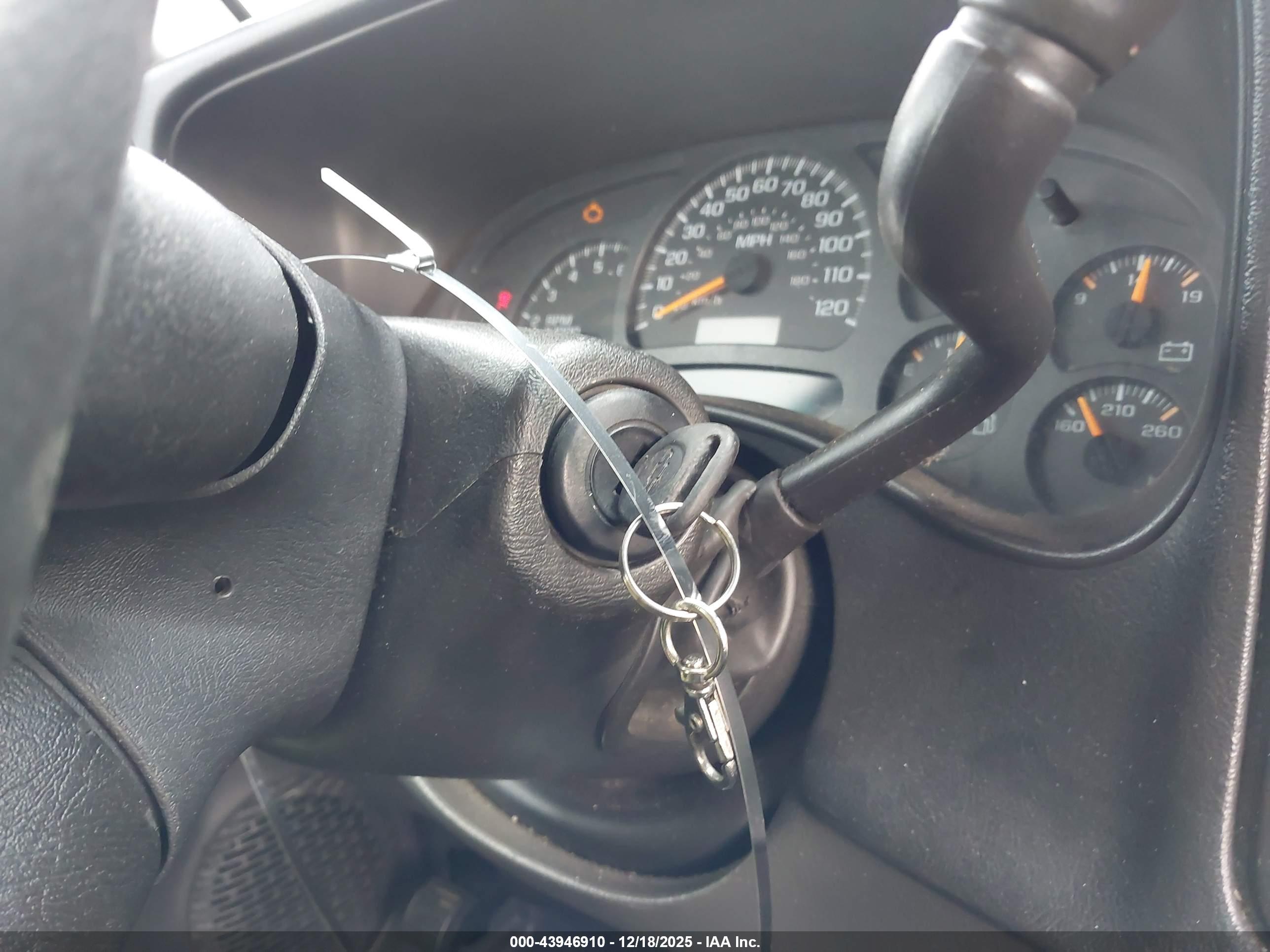 CHEVROLET SILVERADO image 11