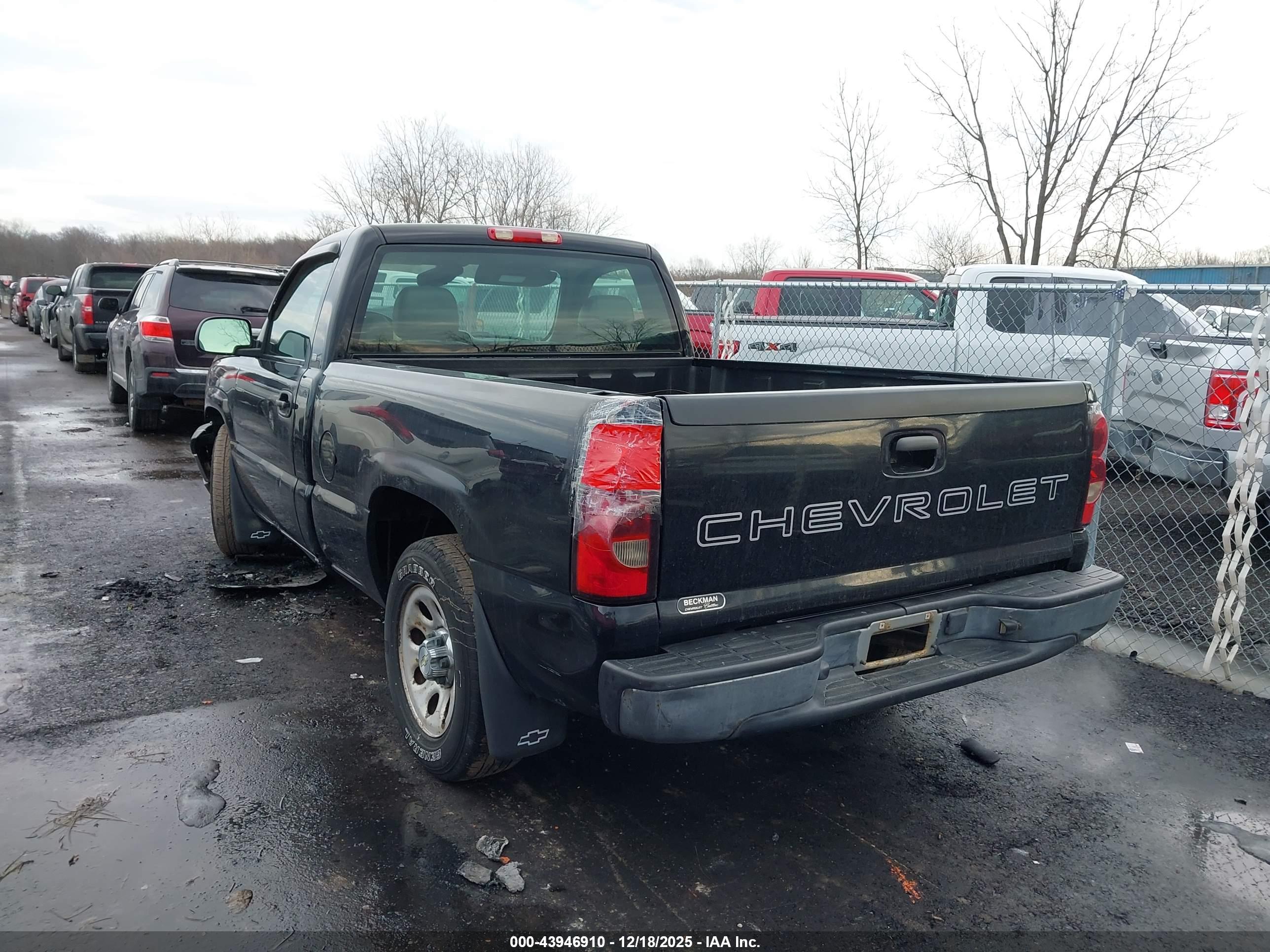 CHEVROLET SILVERADO image 3