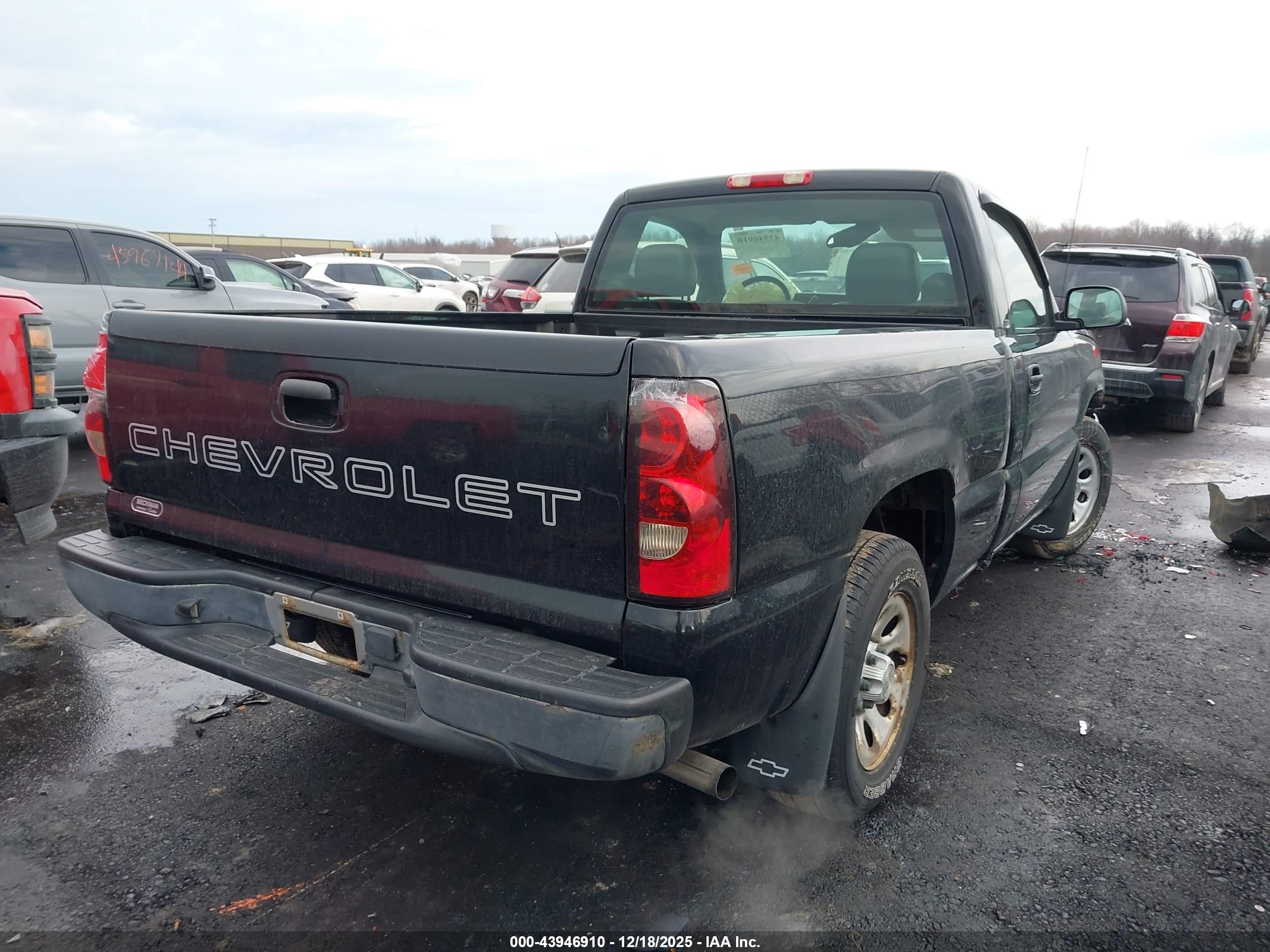 CHEVROLET SILVERADO image 4