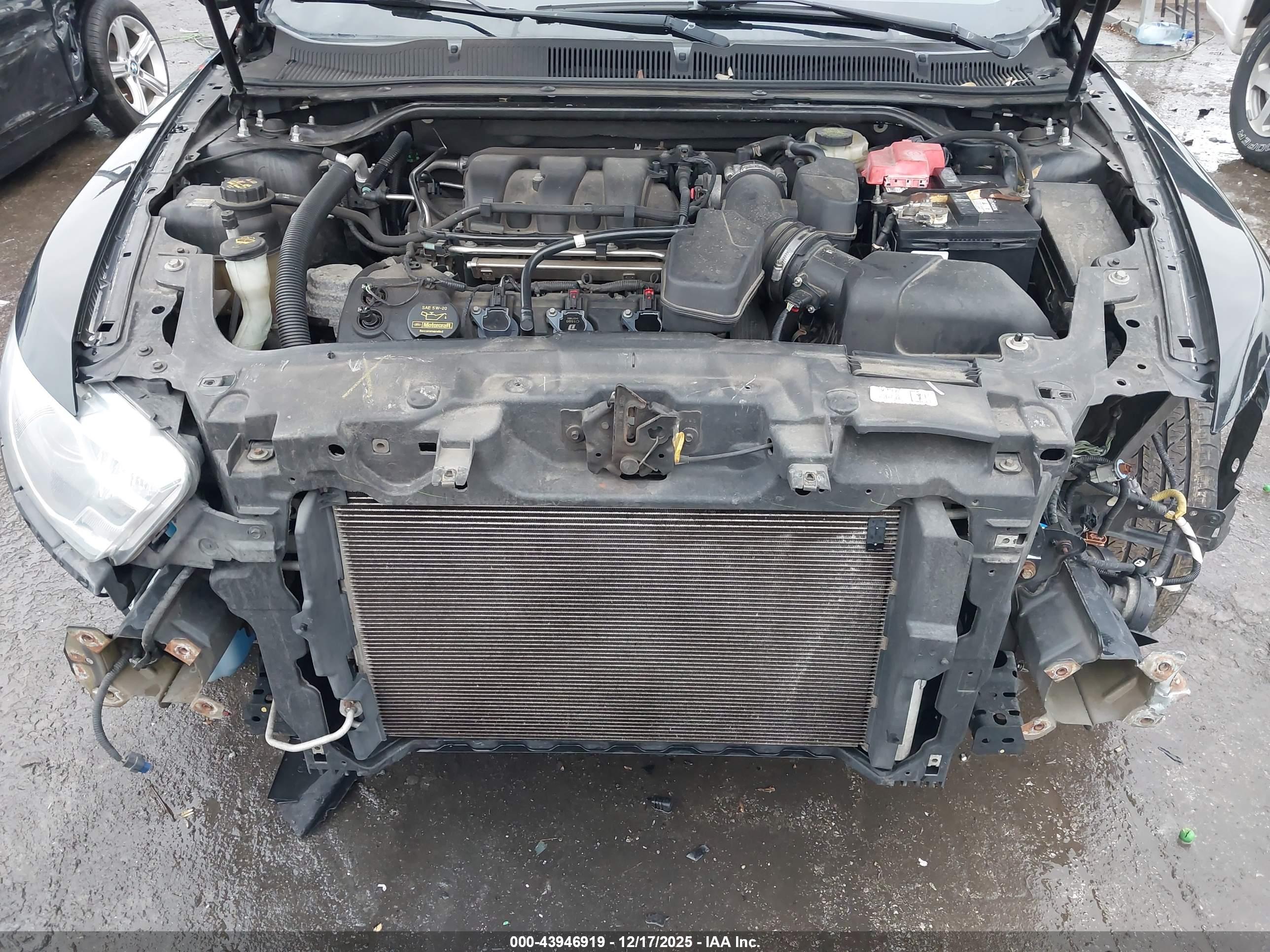 FORD TAURUS image 10
