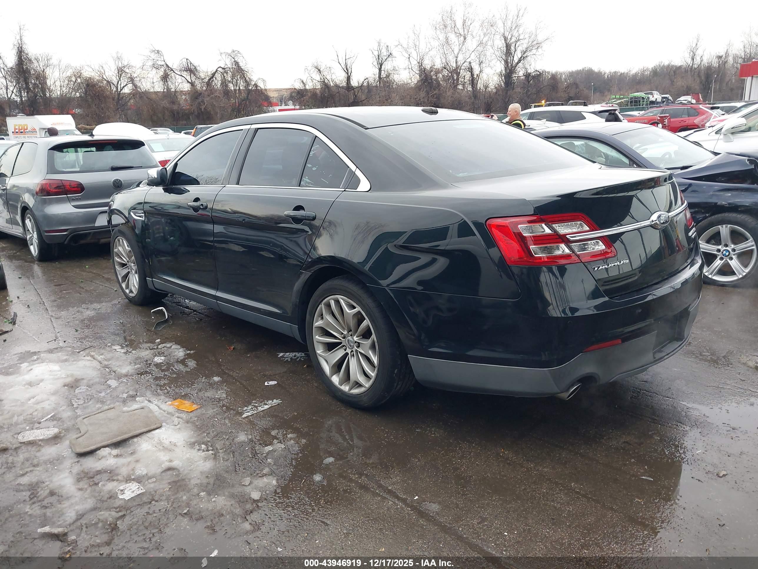 FORD TAURUS image 3