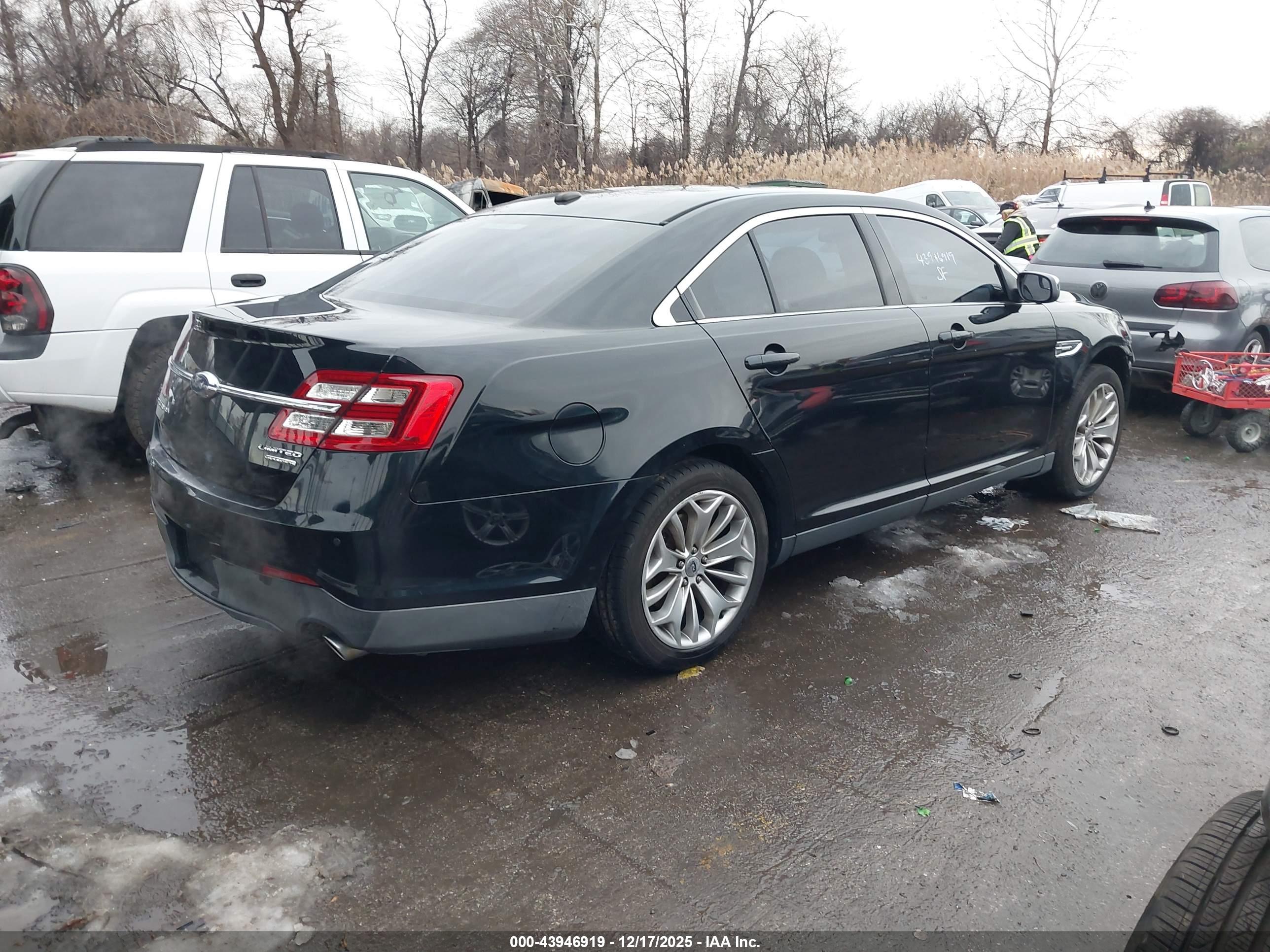 FORD TAURUS image 4
