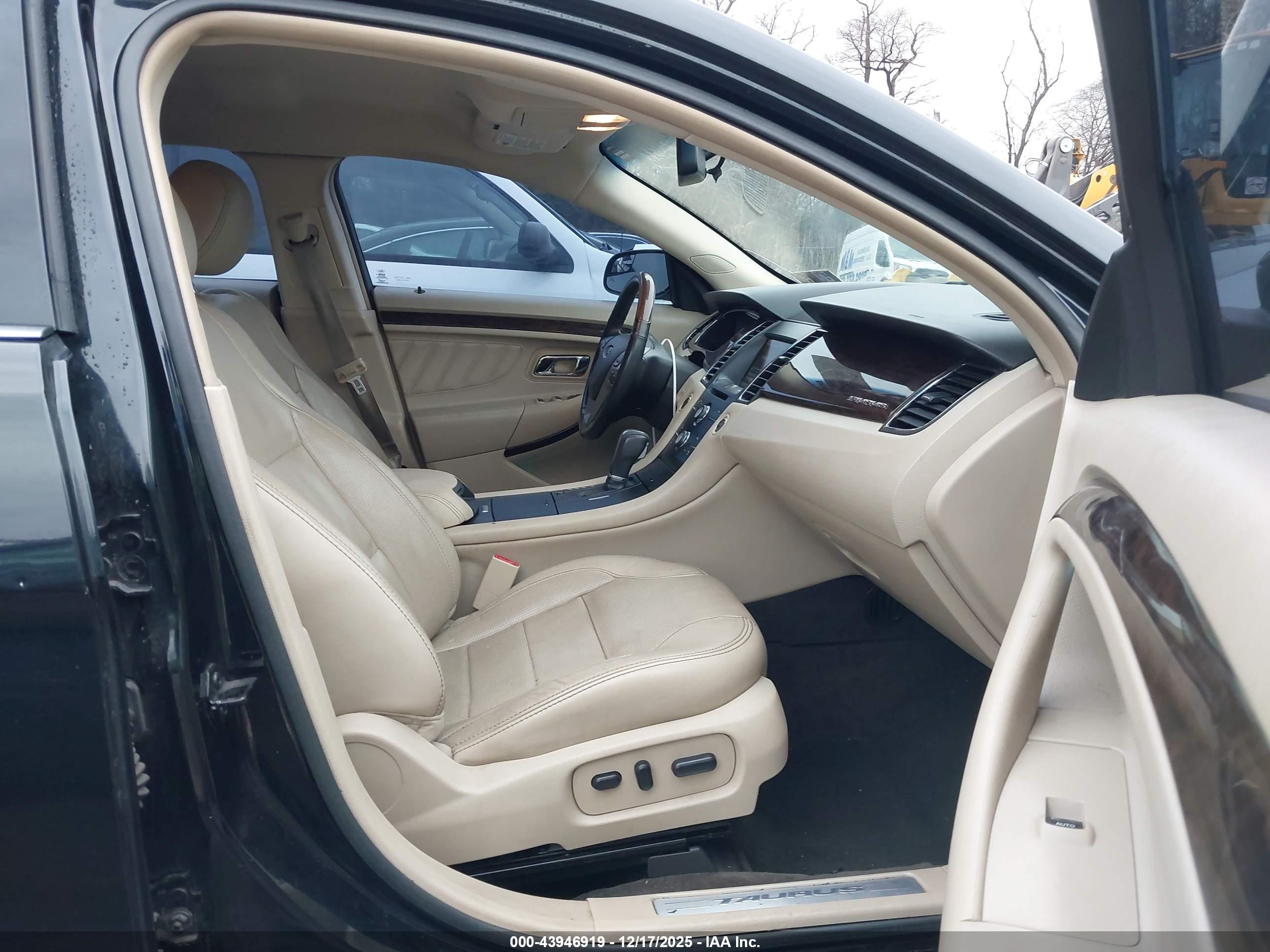 FORD TAURUS image 5