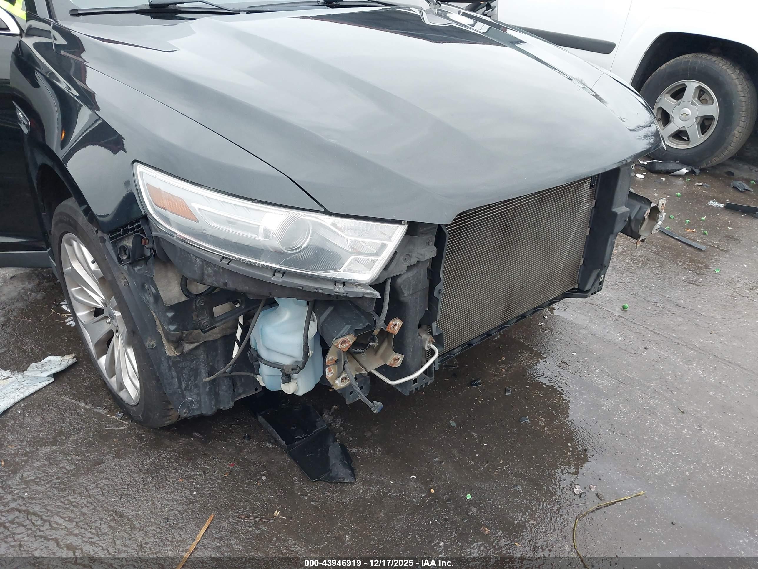 FORD TAURUS image 6
