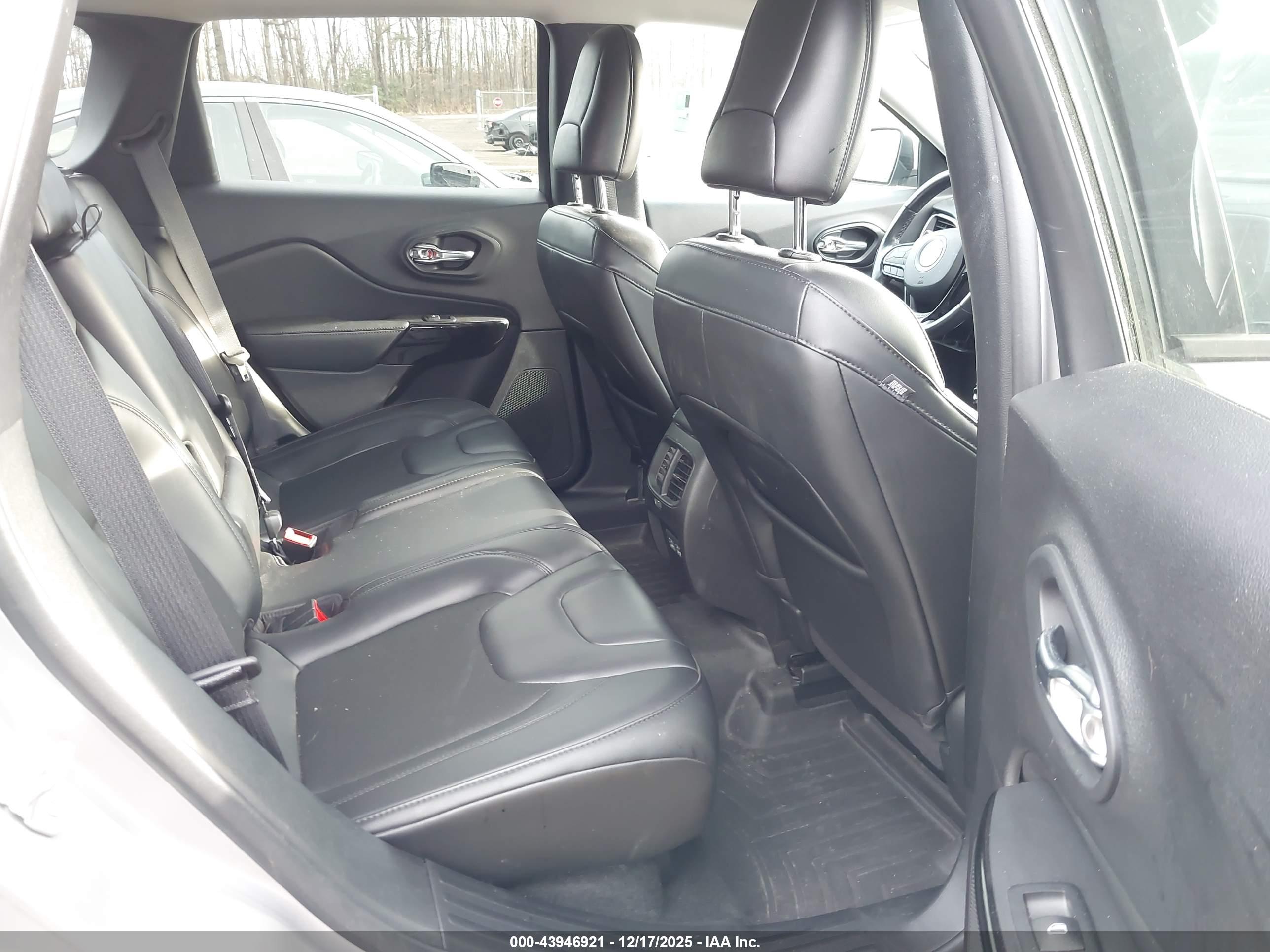 JEEP CHEROKEE image 8