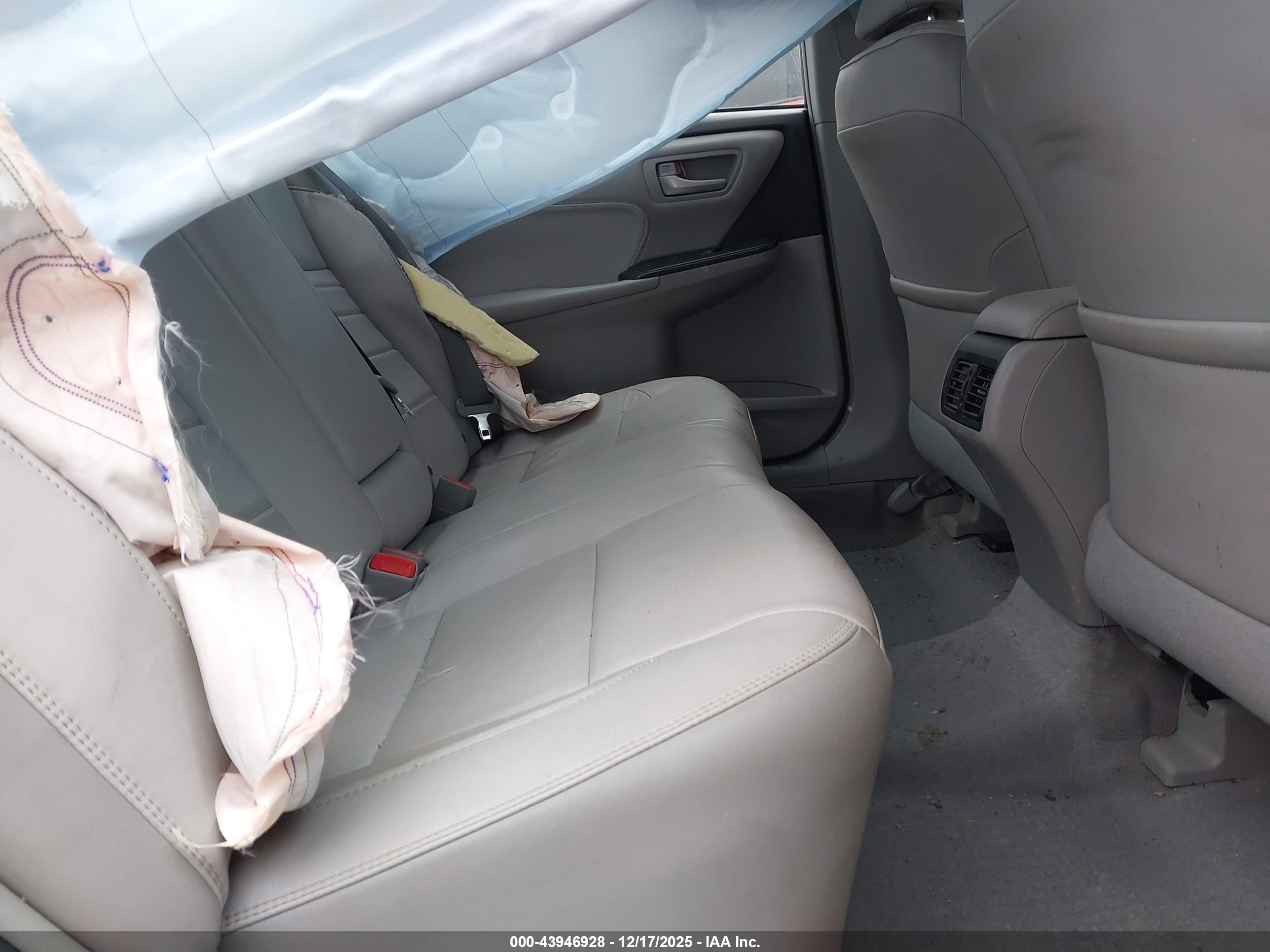 TOYOTA CAMRY image 8