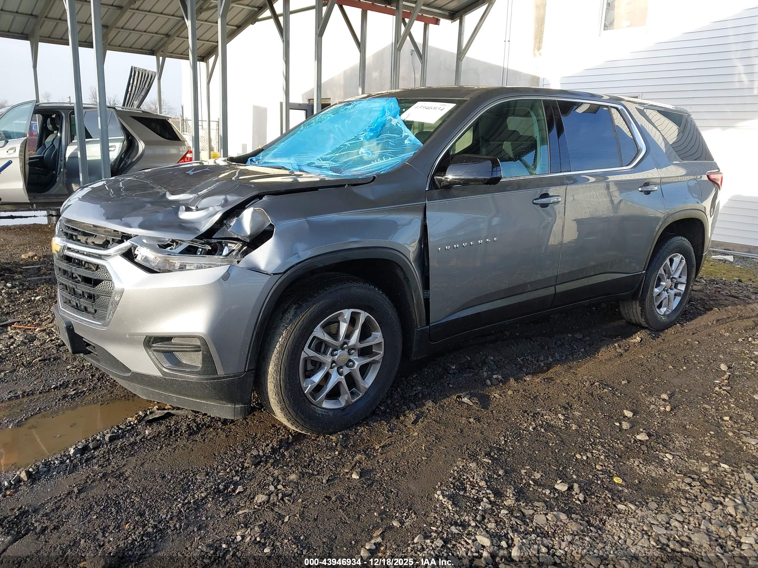 CHEVROLET TRAVERSE image 2