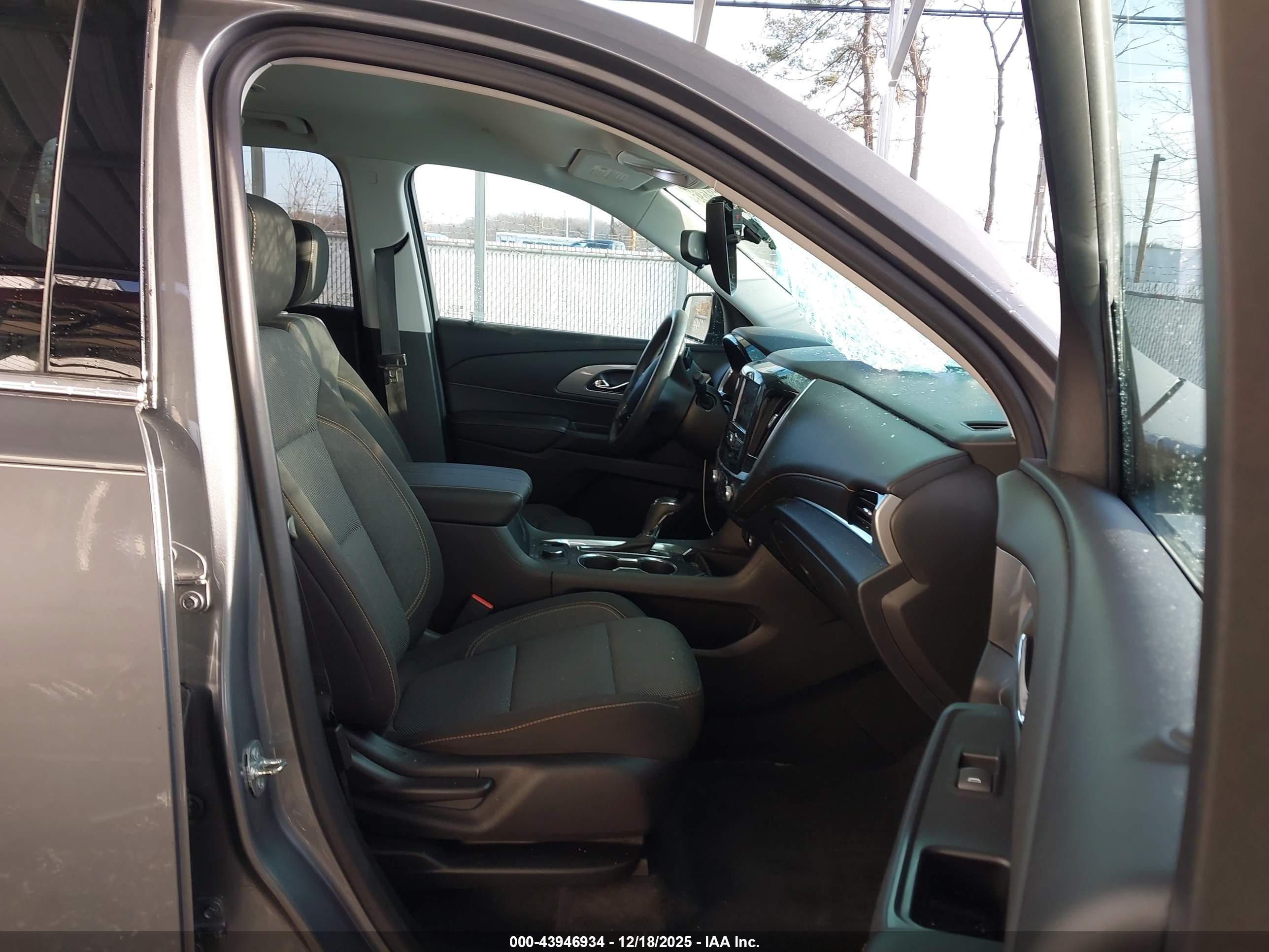 CHEVROLET TRAVERSE image 5