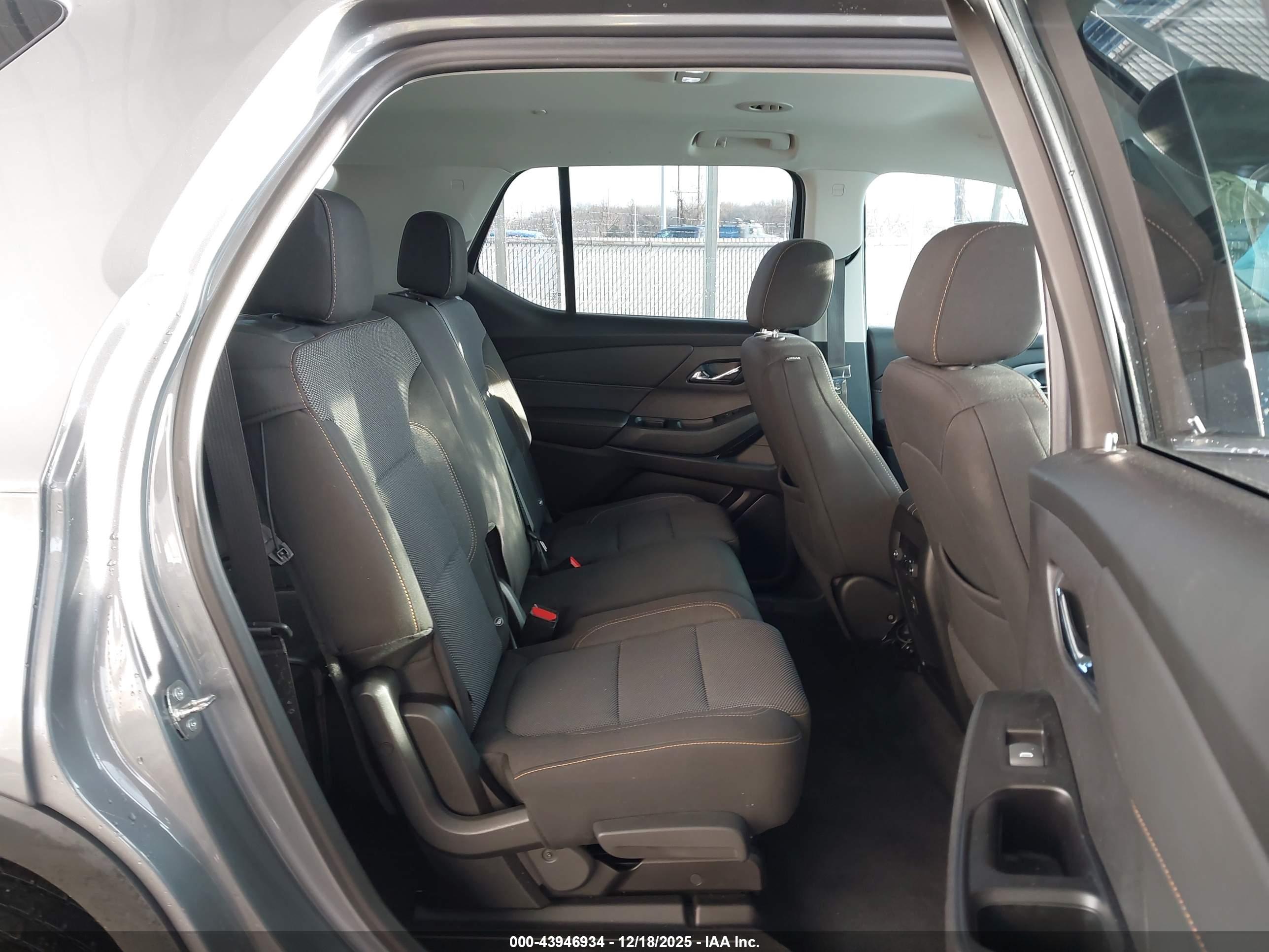 CHEVROLET TRAVERSE image 8