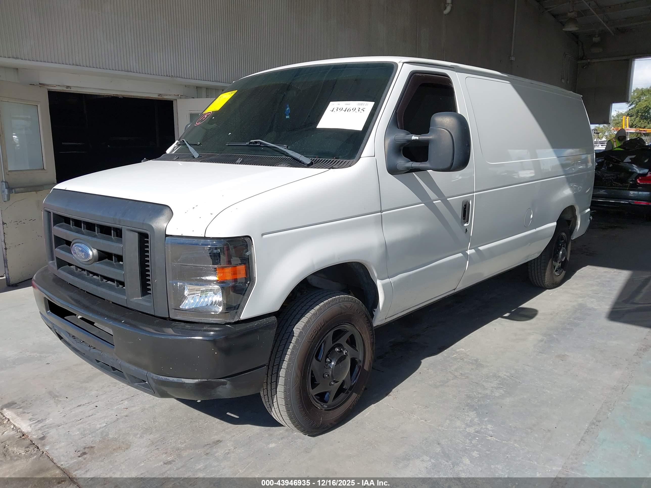 FORD E-150 image 2
