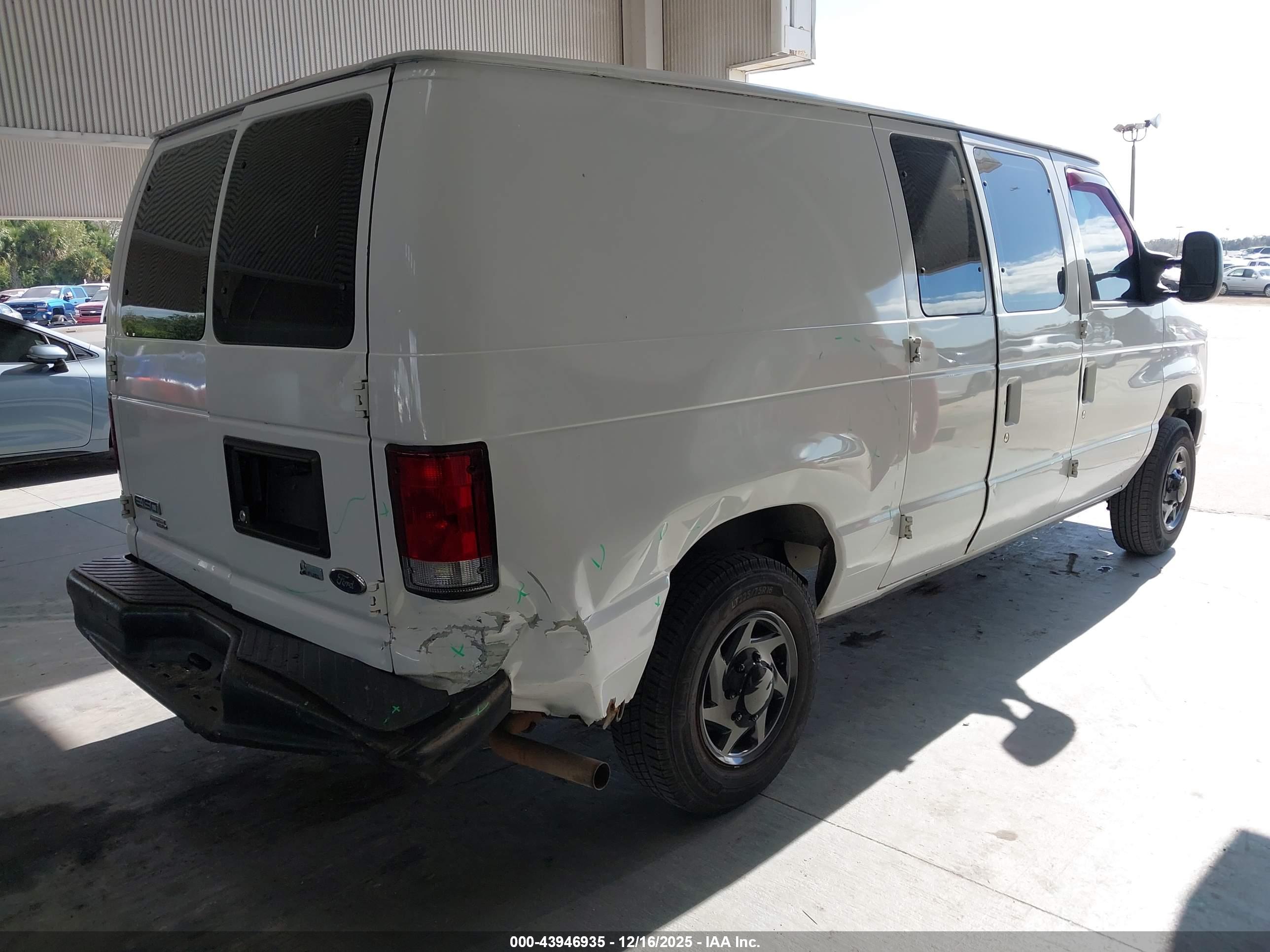 FORD E-150 image 4