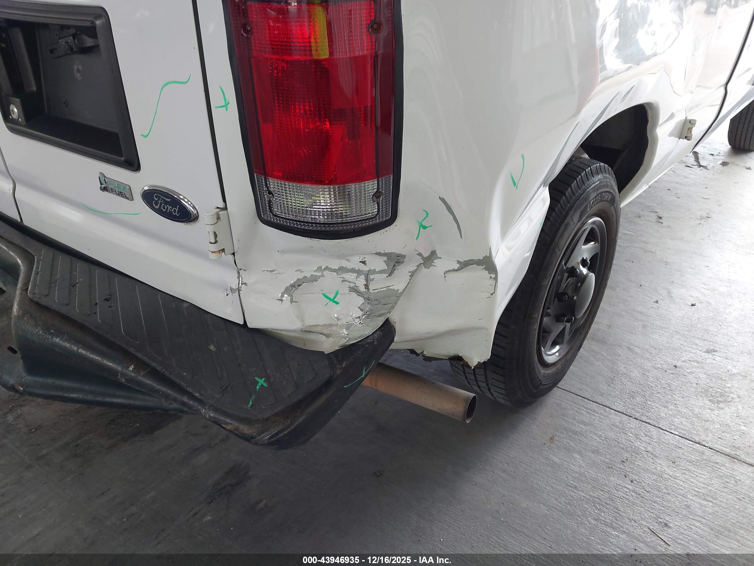 FORD E-150 image 6