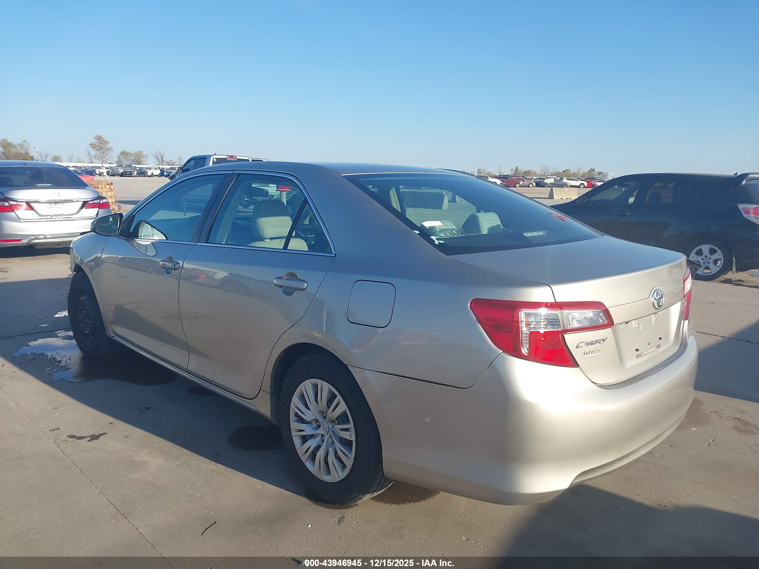 TOYOTA CAMRY image 3