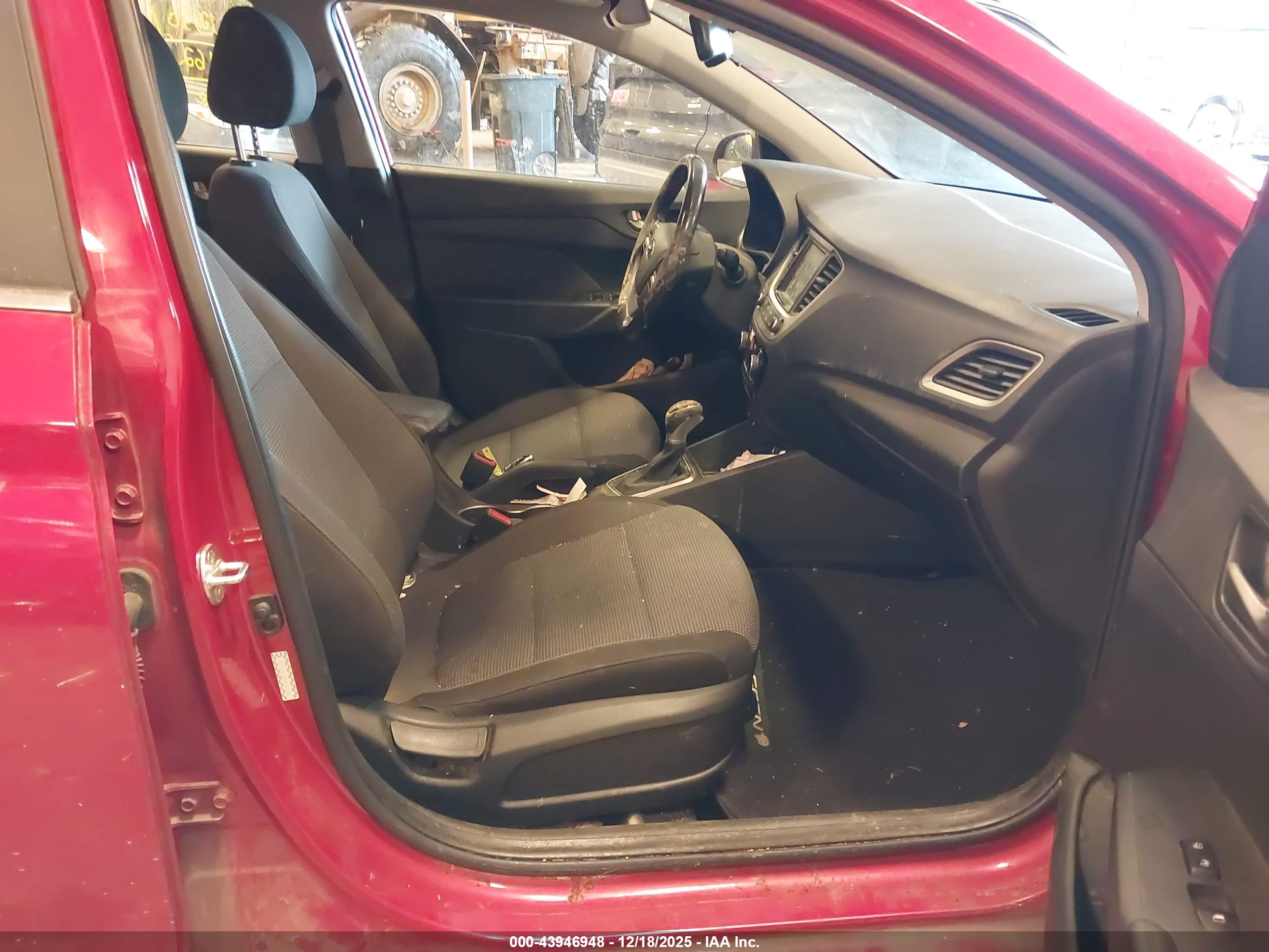 HYUNDAI ACCENT image 5
