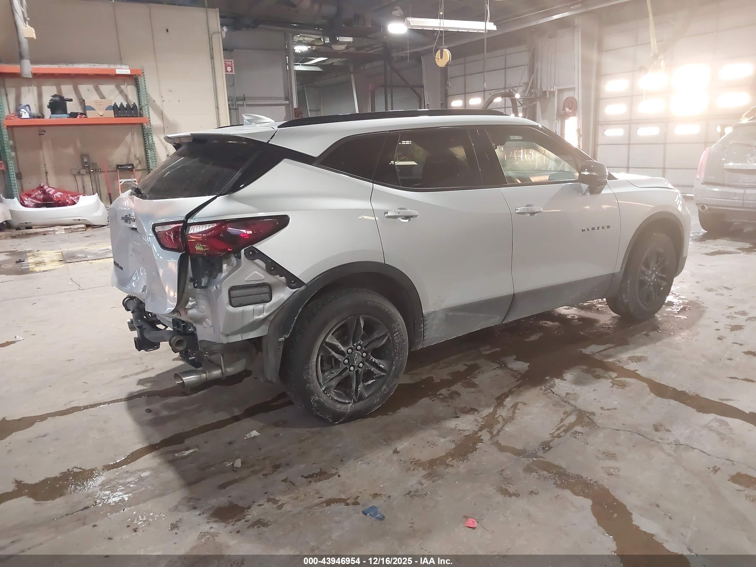 CHEVROLET BLAZER image 4