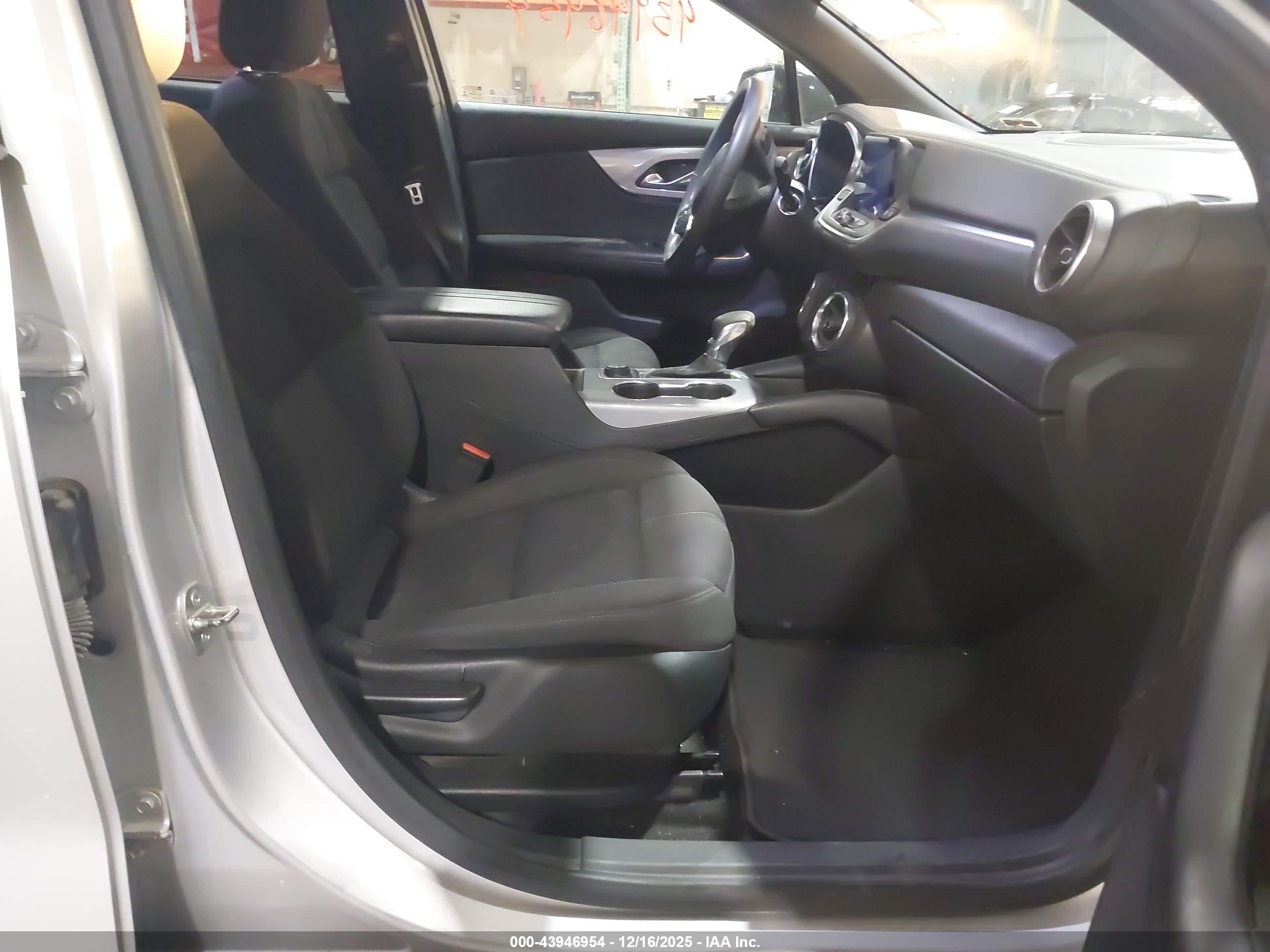 CHEVROLET BLAZER image 5