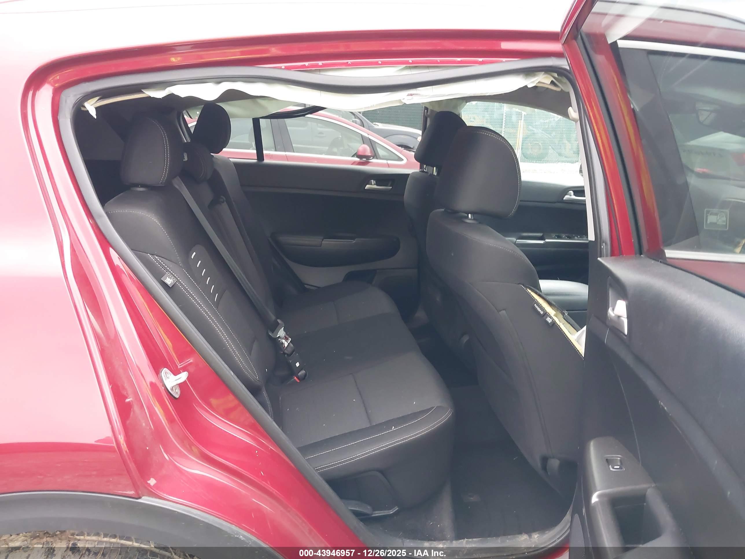 KIA SPORTAGE image 8