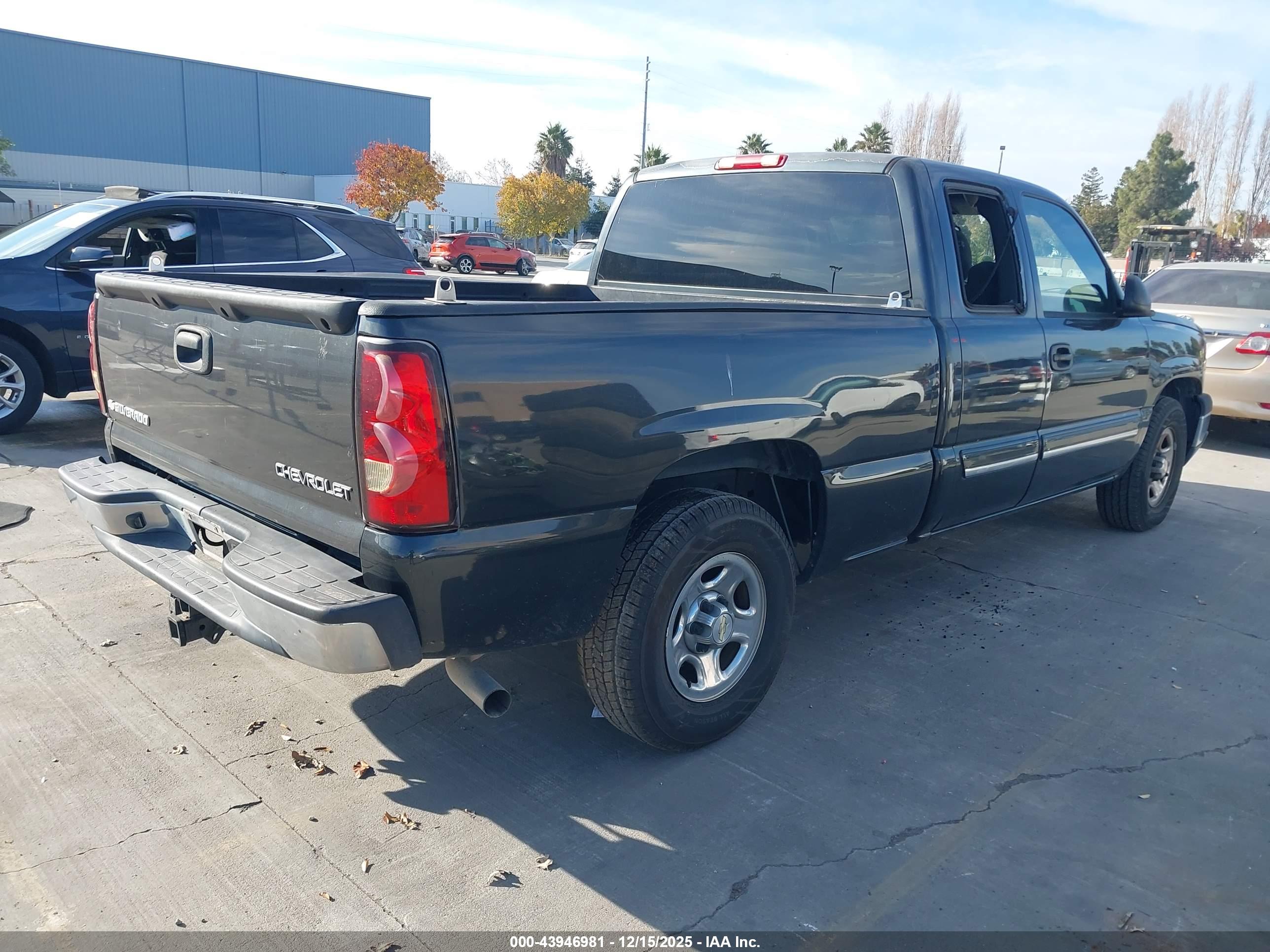 CHEVROLET SILVERADO image 4