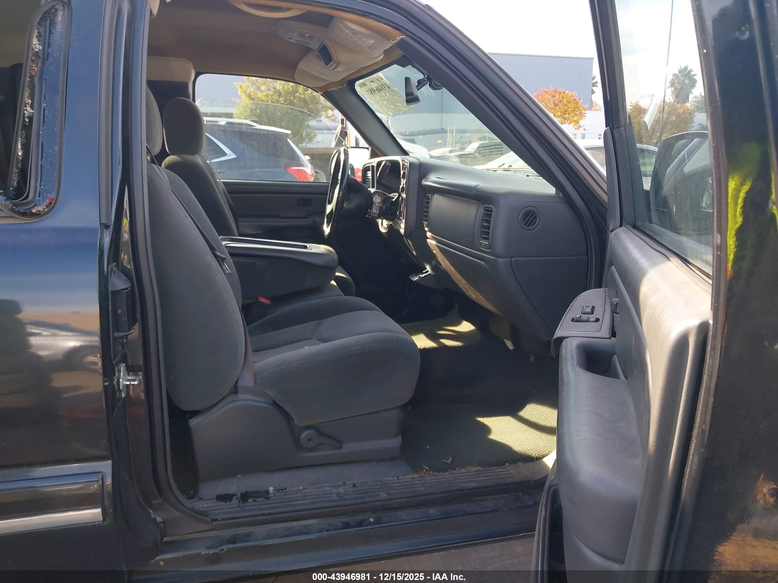CHEVROLET SILVERADO image 5