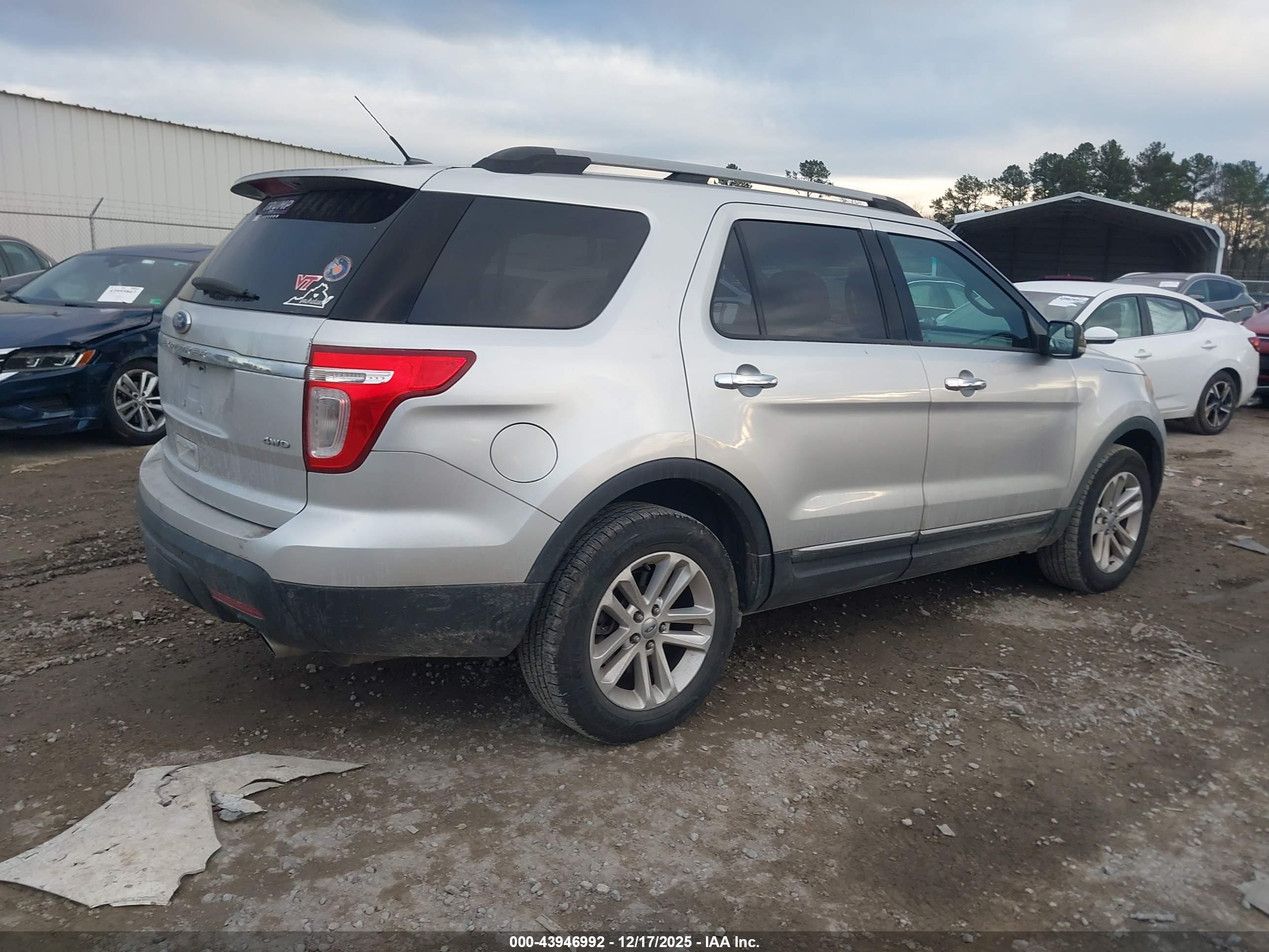 FORD EXPLORER image 4