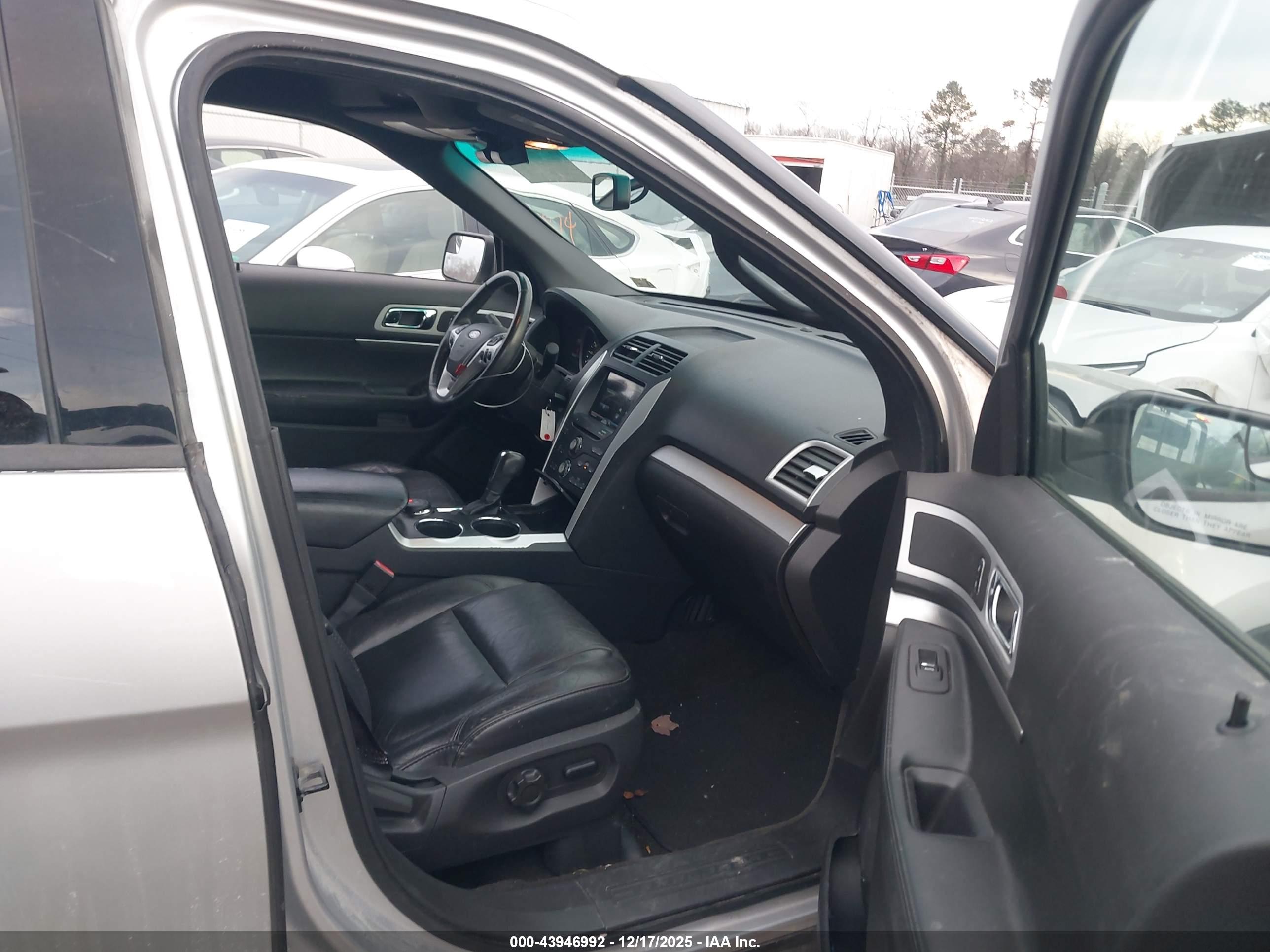 FORD EXPLORER image 5