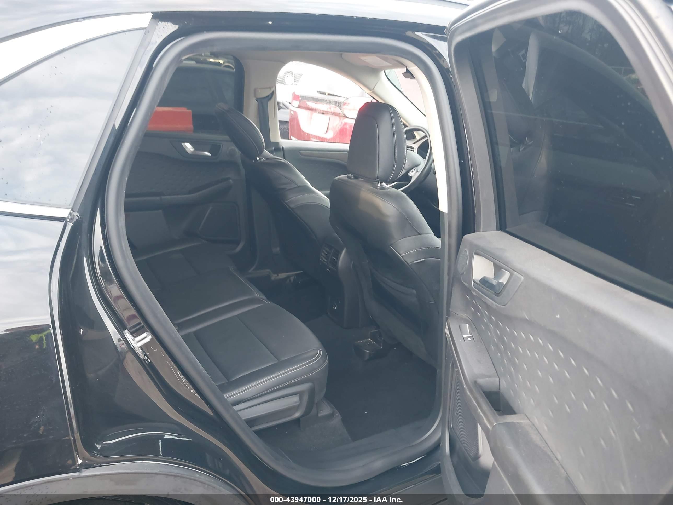 FORD ESCAPE image 8
