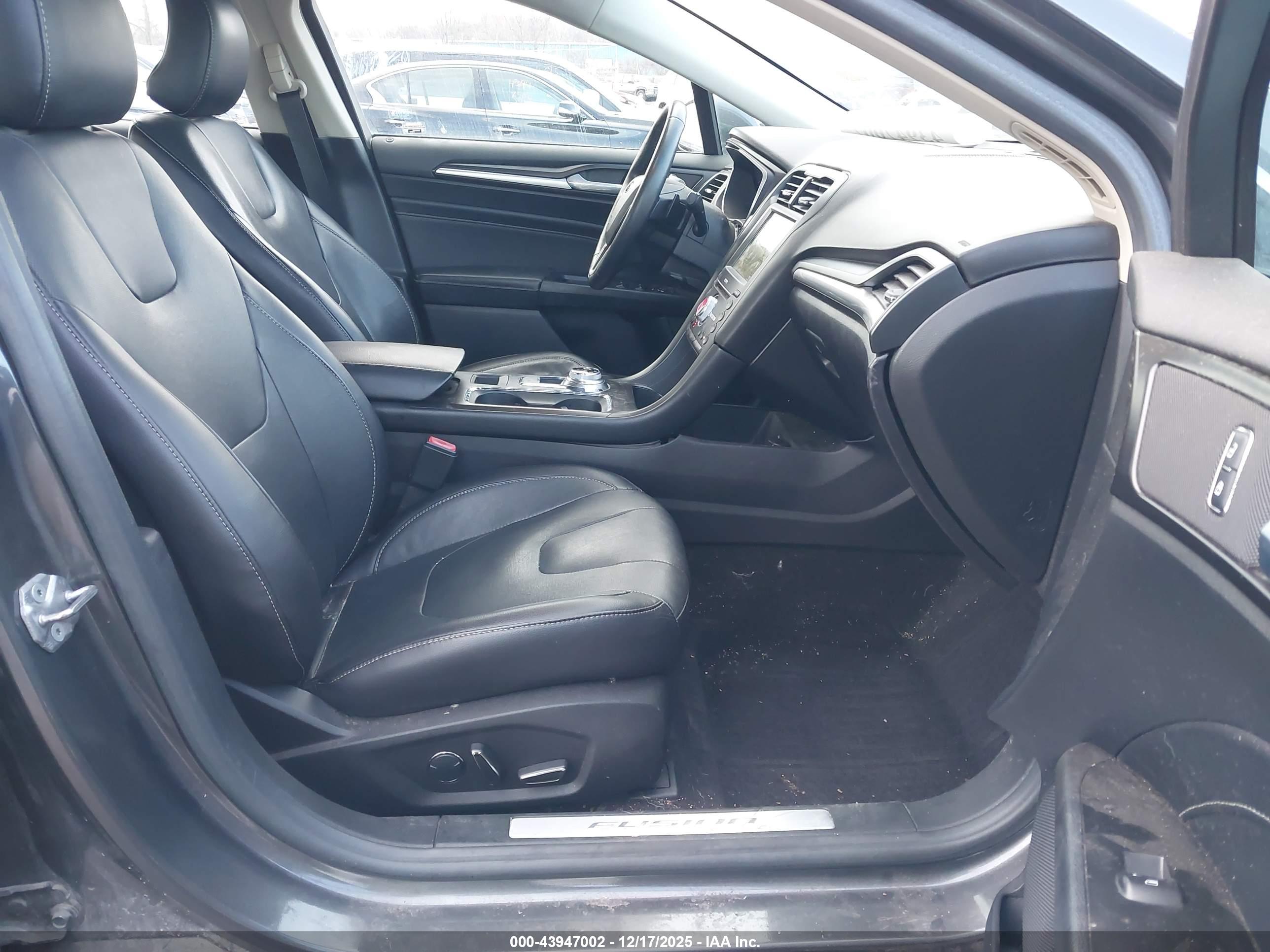 FORD FUSION image 5