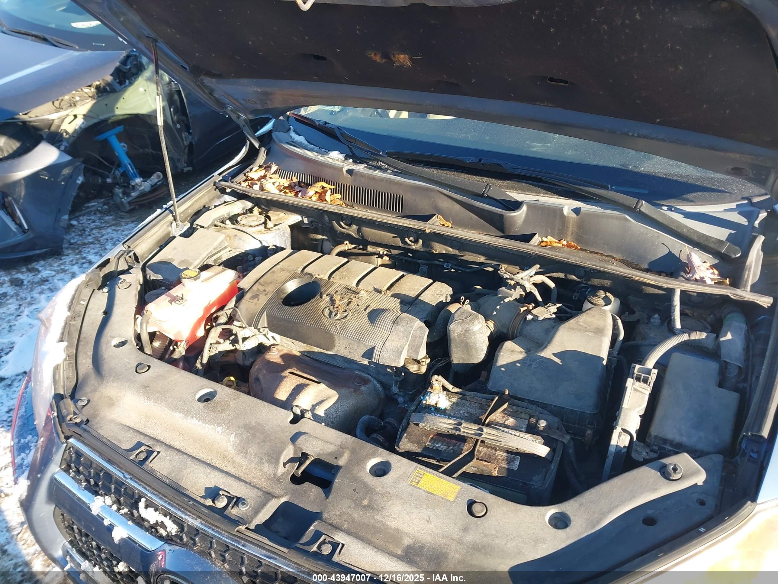 TOYOTA RAV4 image 10