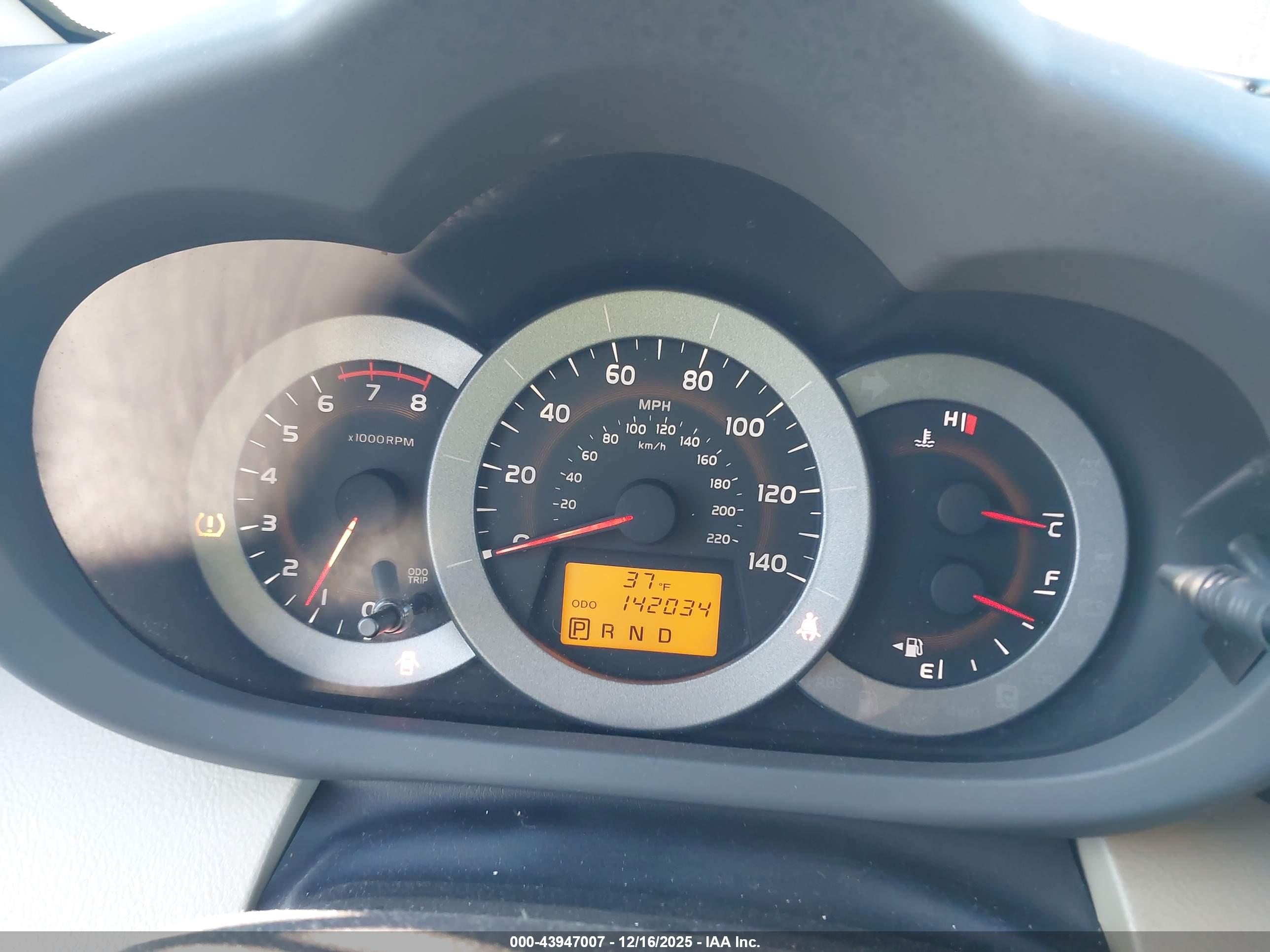 TOYOTA RAV4 image 7
