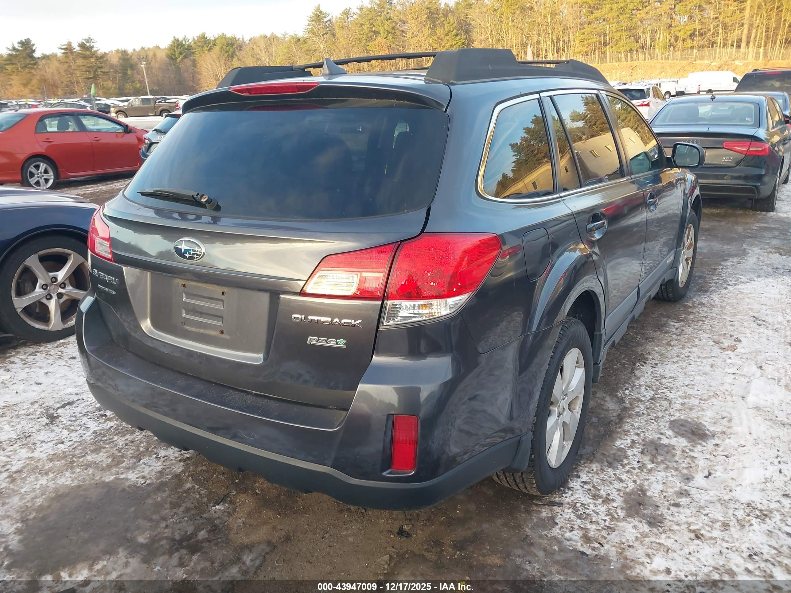 SUBARU OUTBACK image 4