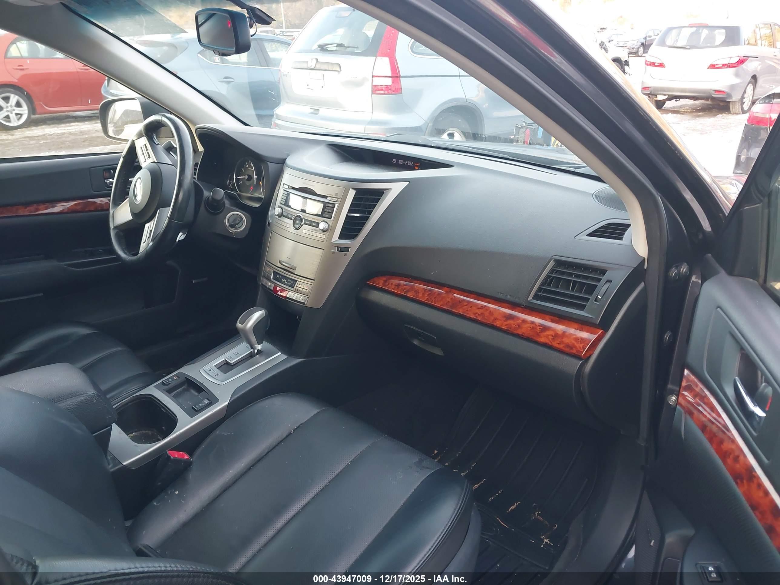 SUBARU OUTBACK image 5