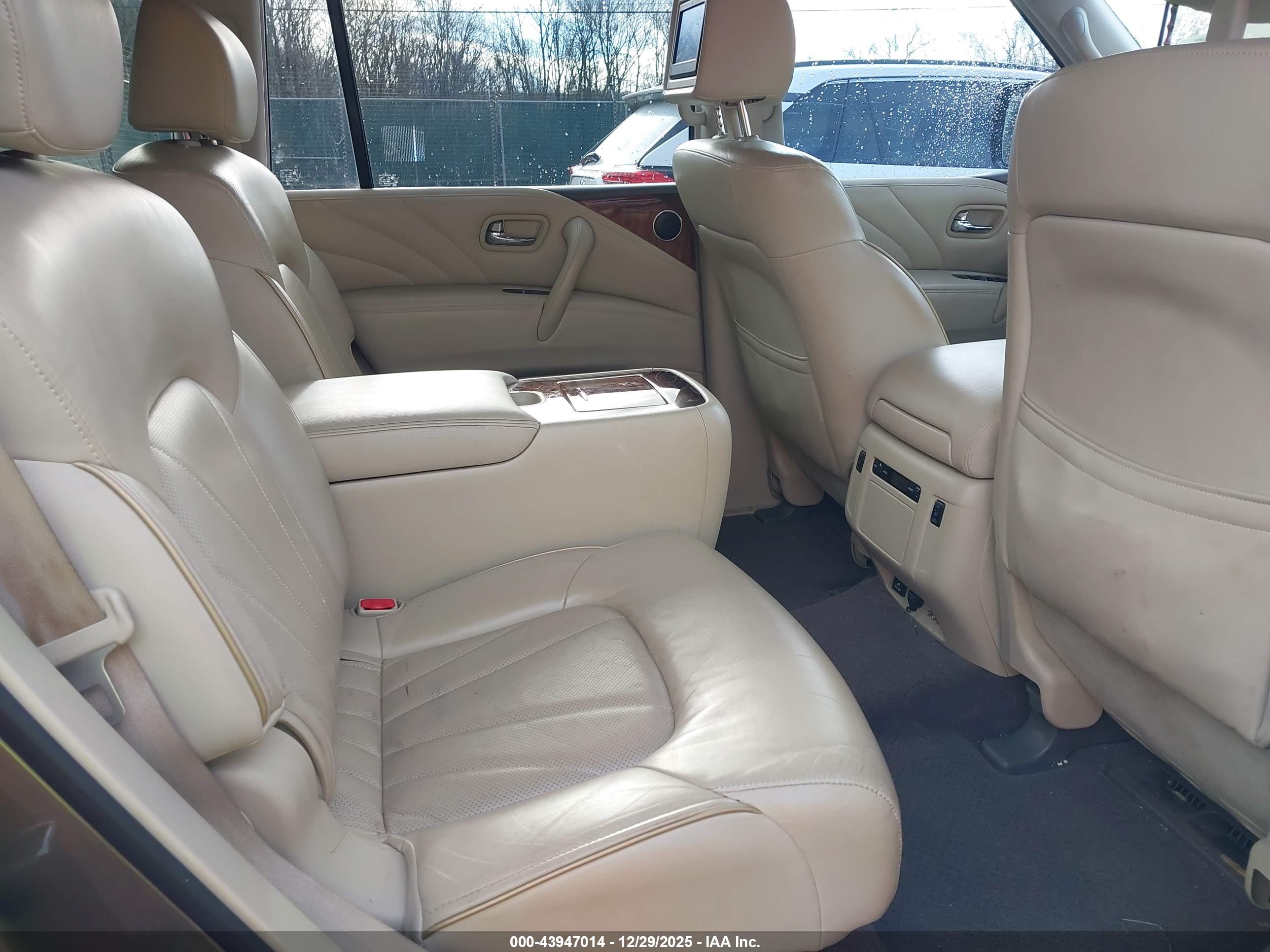INFINITI QX80 image 8