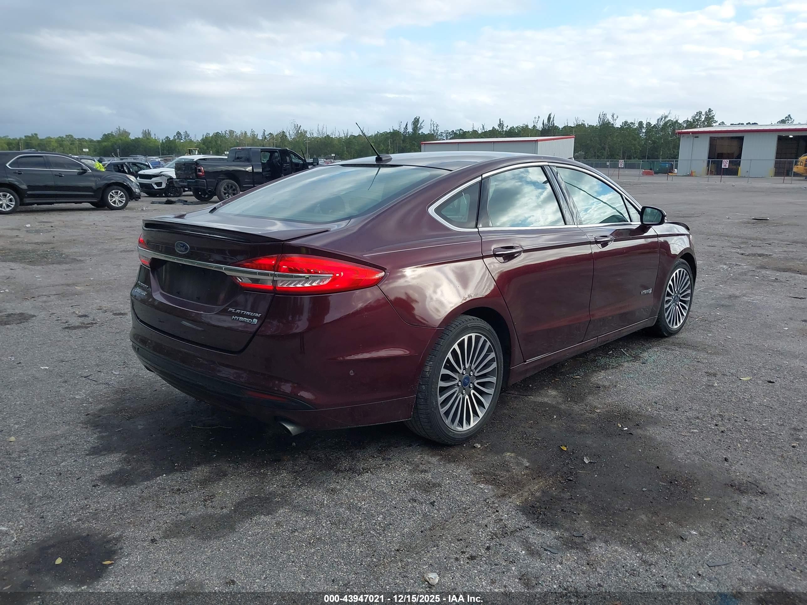 FORD FUSION image 4