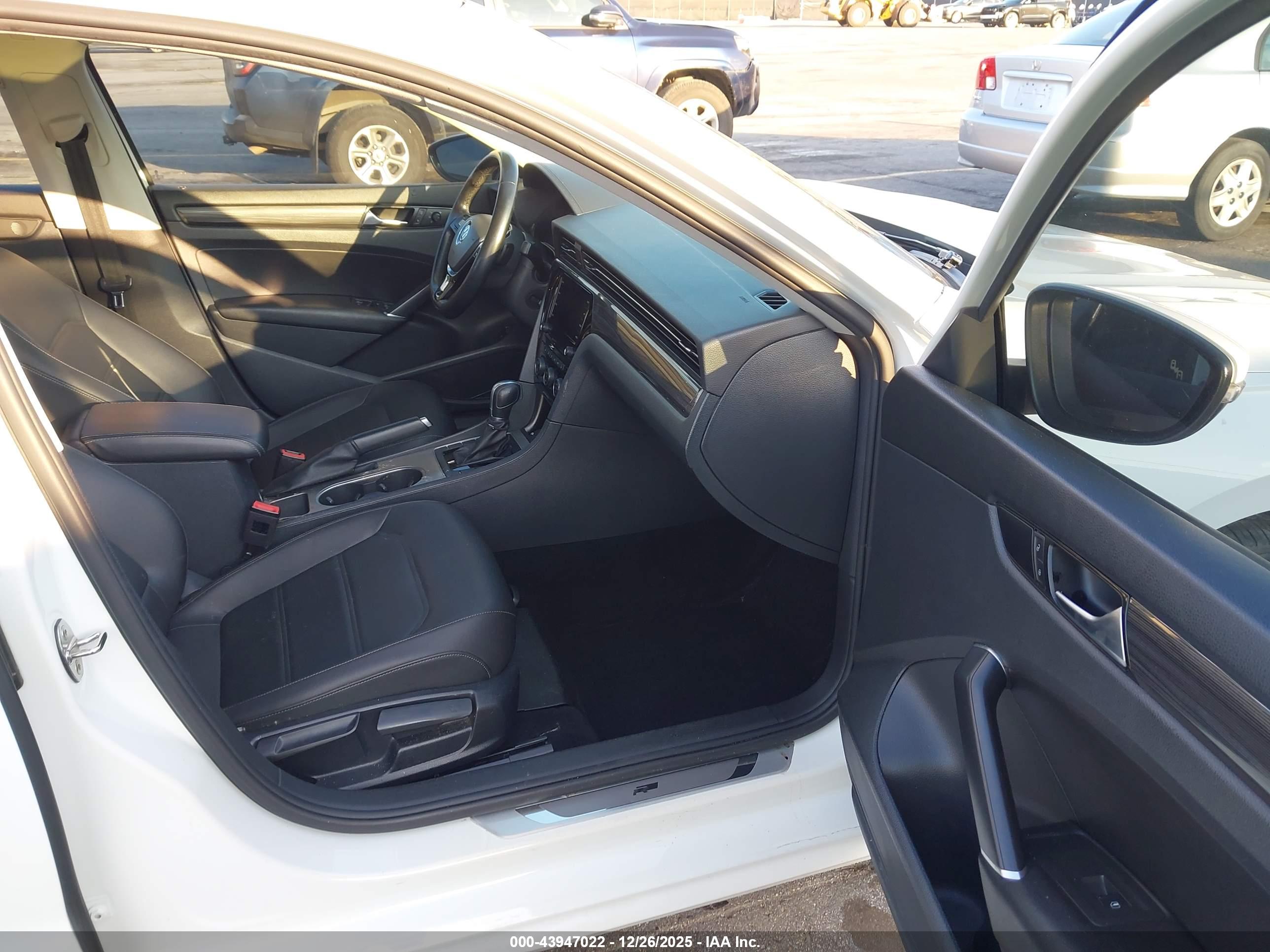 VOLKSWAGEN PASSAT image 5