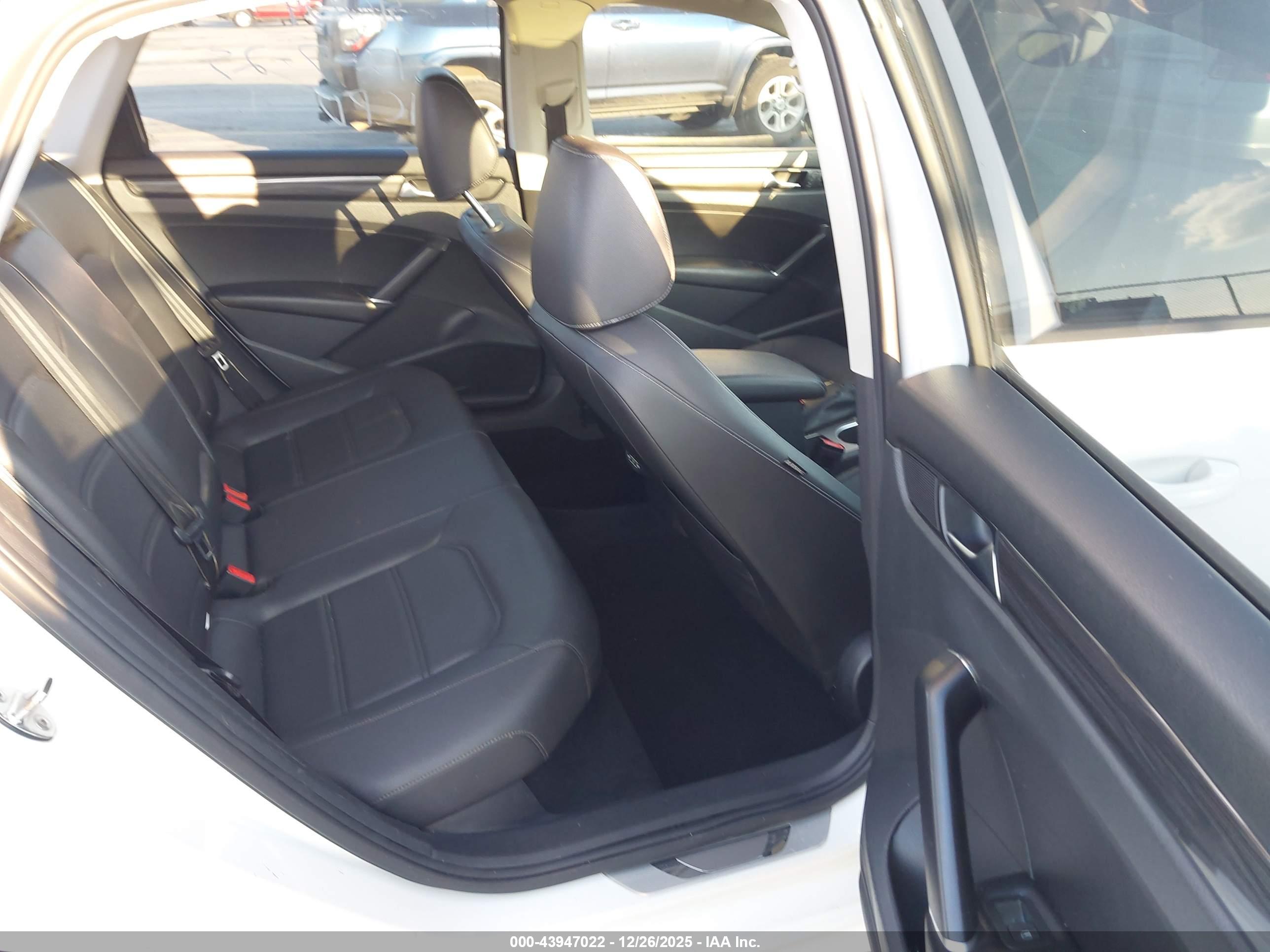 VOLKSWAGEN PASSAT image 8
