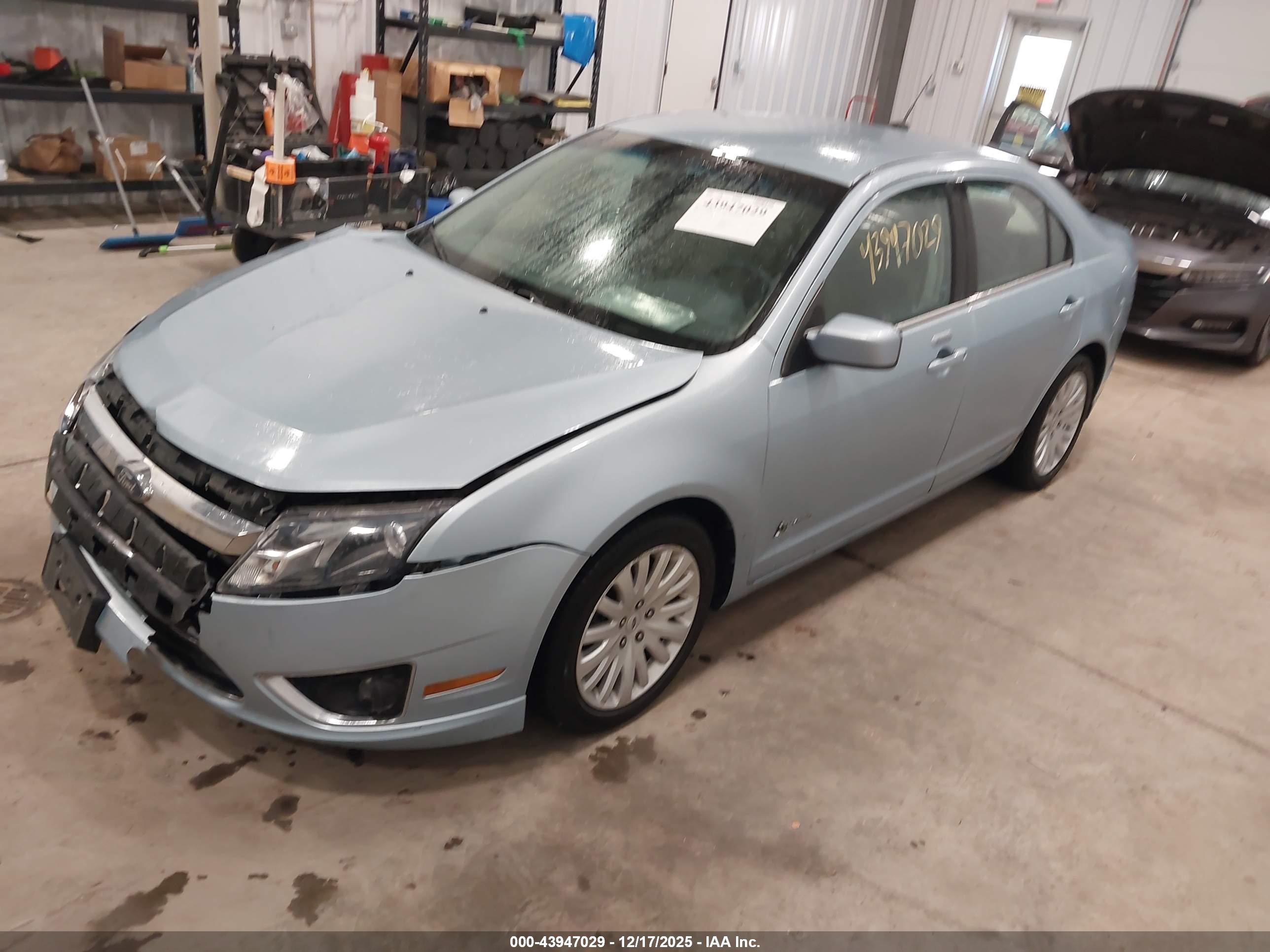 FORD FUSION image 2