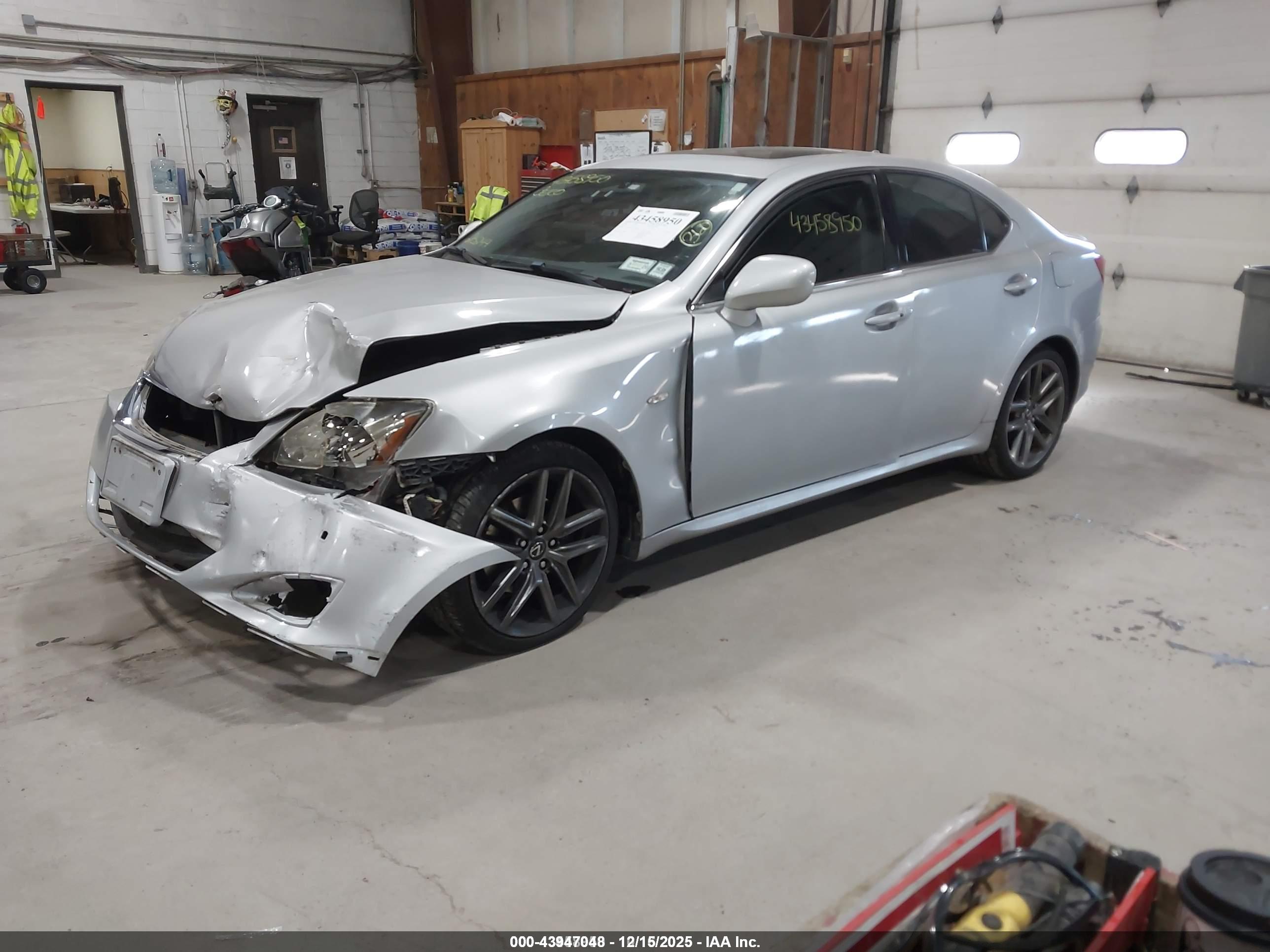 LEXUS IS image 2