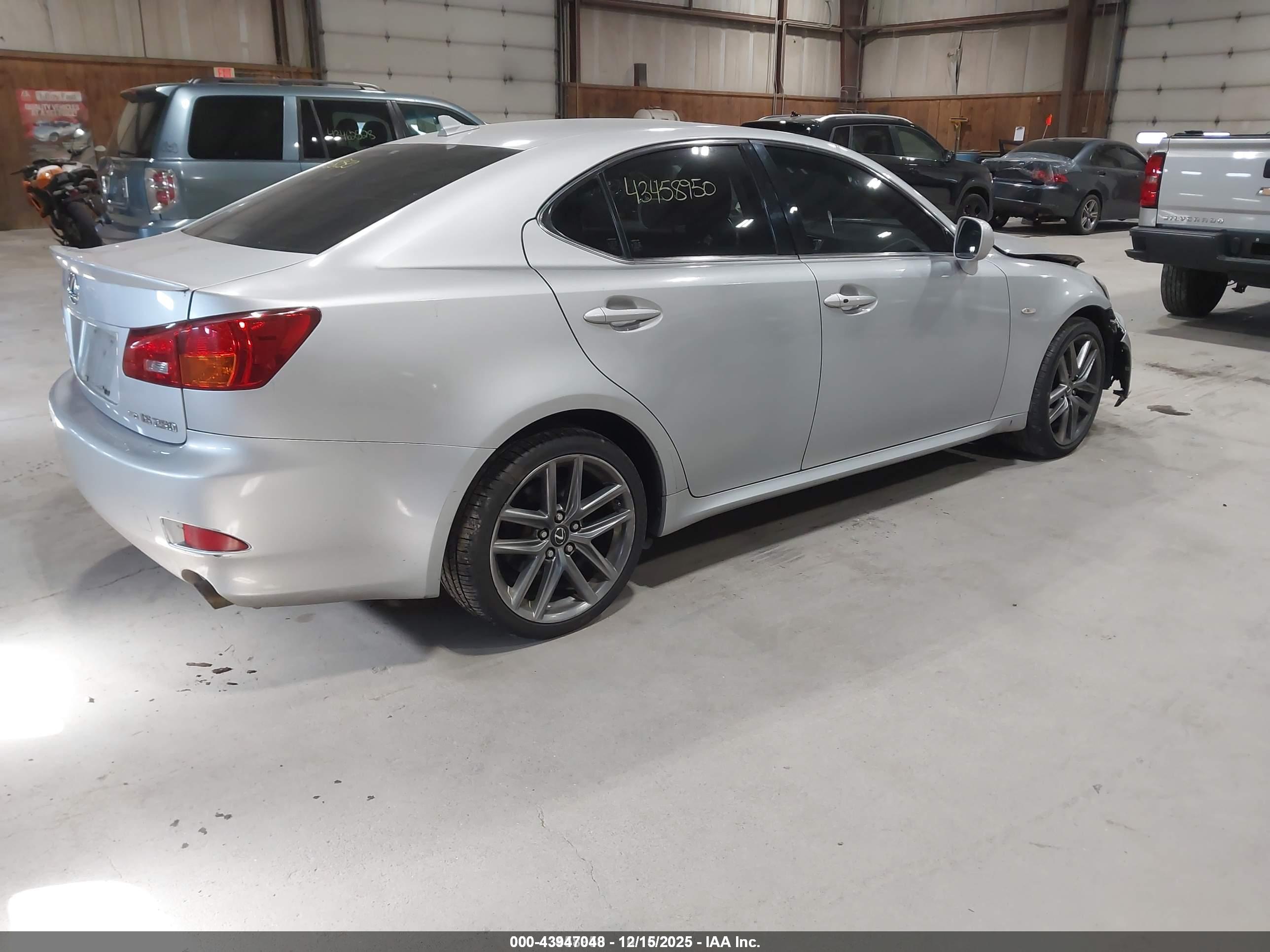 LEXUS IS image 4