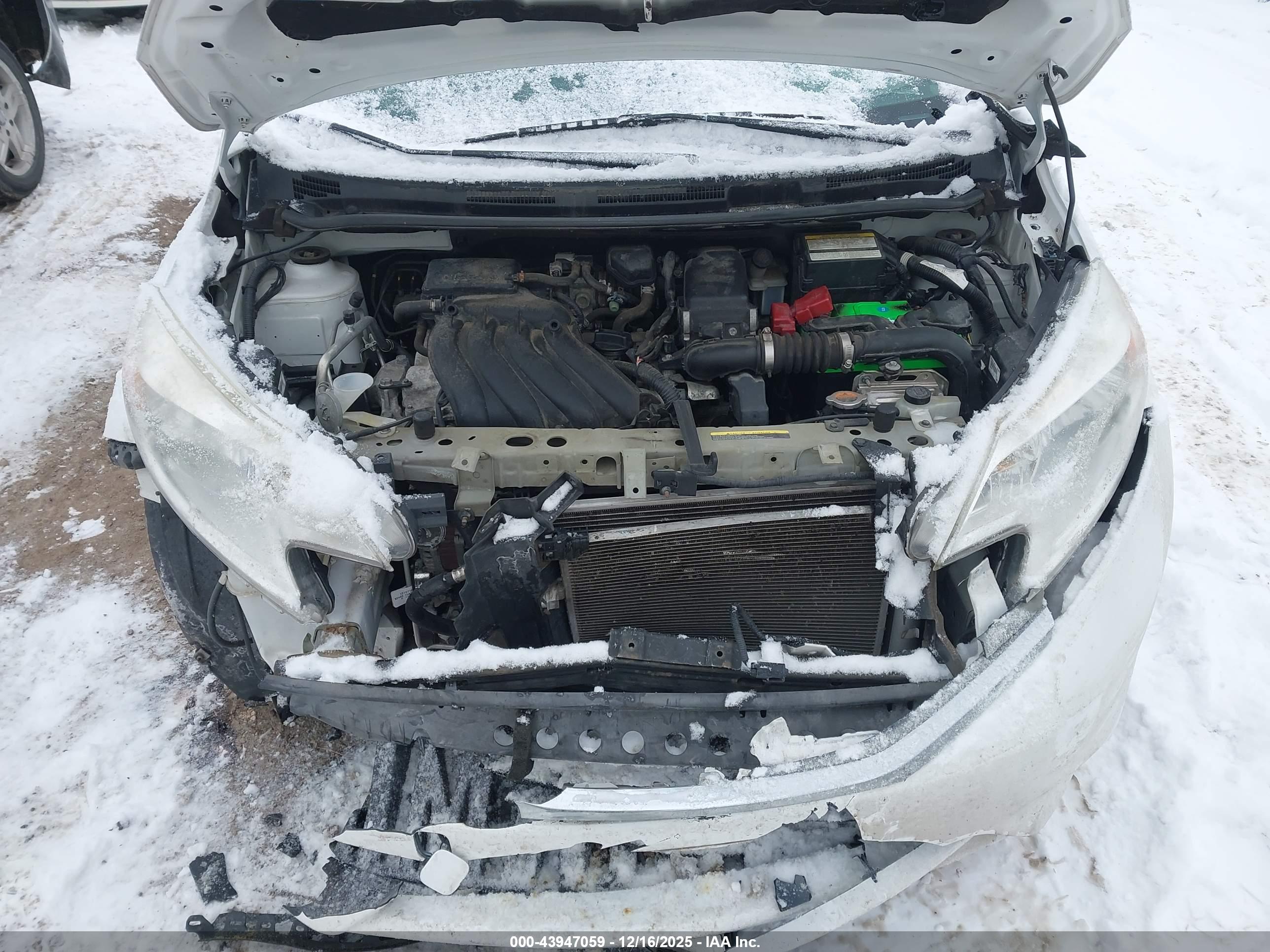 NISSAN VERSA image 10
