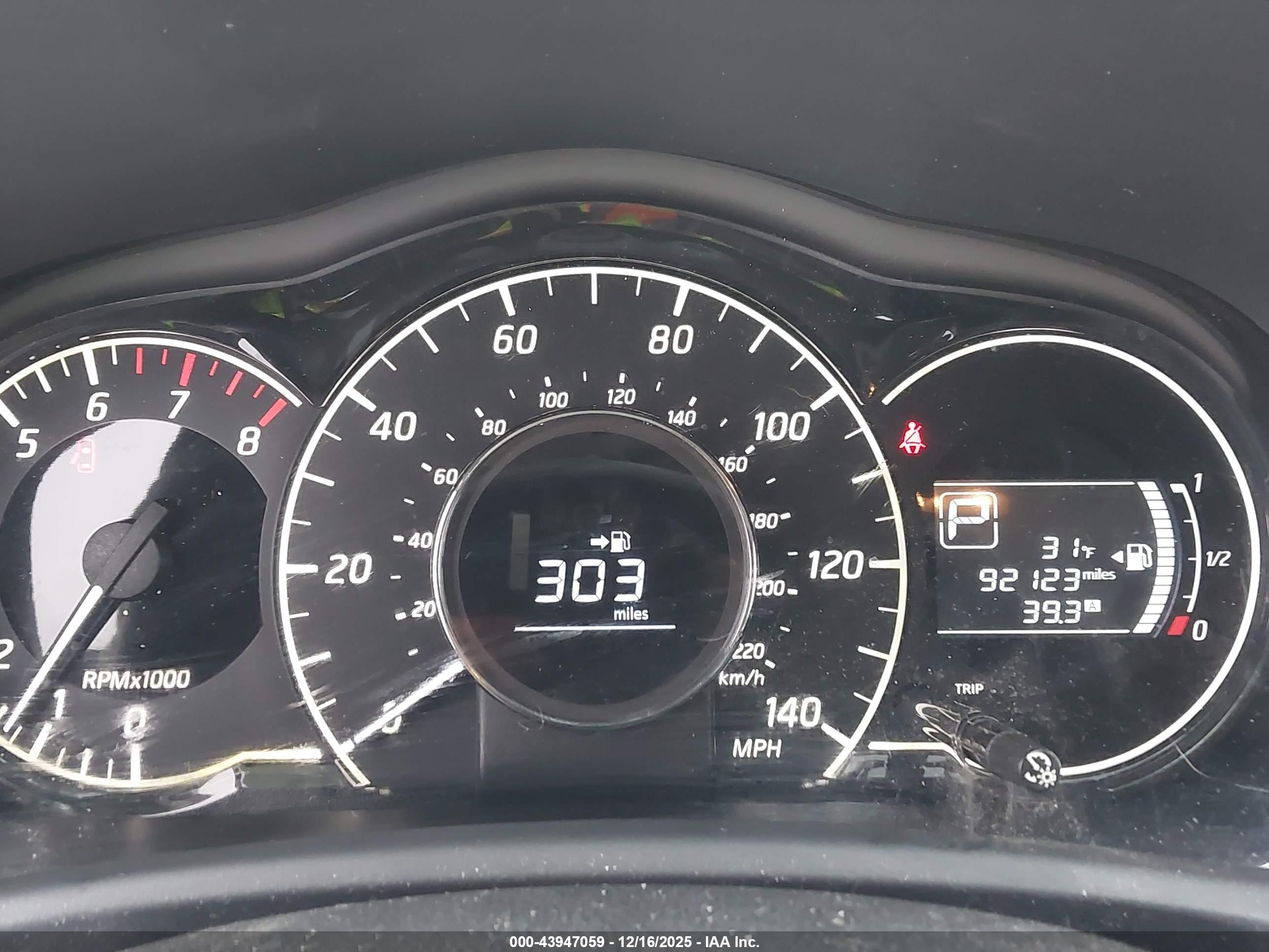 NISSAN VERSA image 7