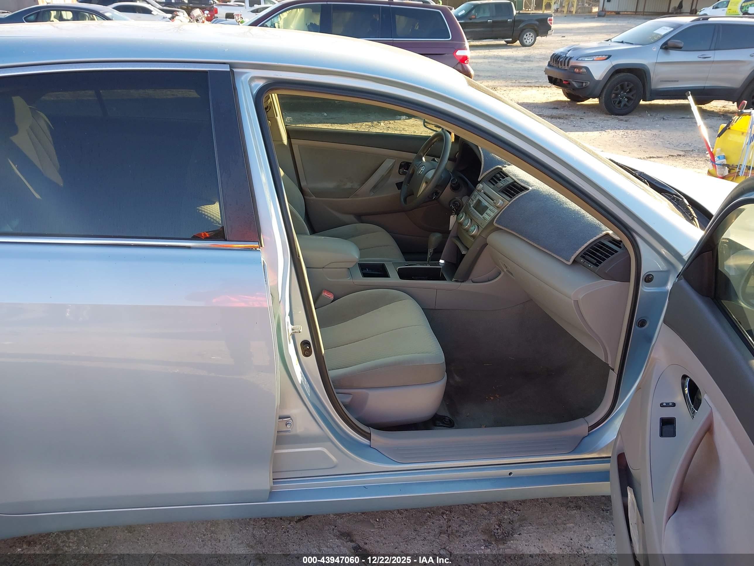 TOYOTA CAMRY image 5