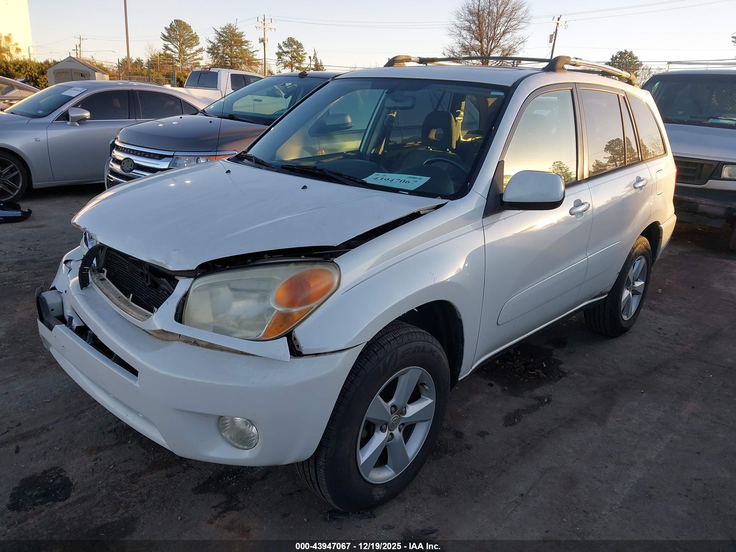 TOYOTA RAV4 image 2